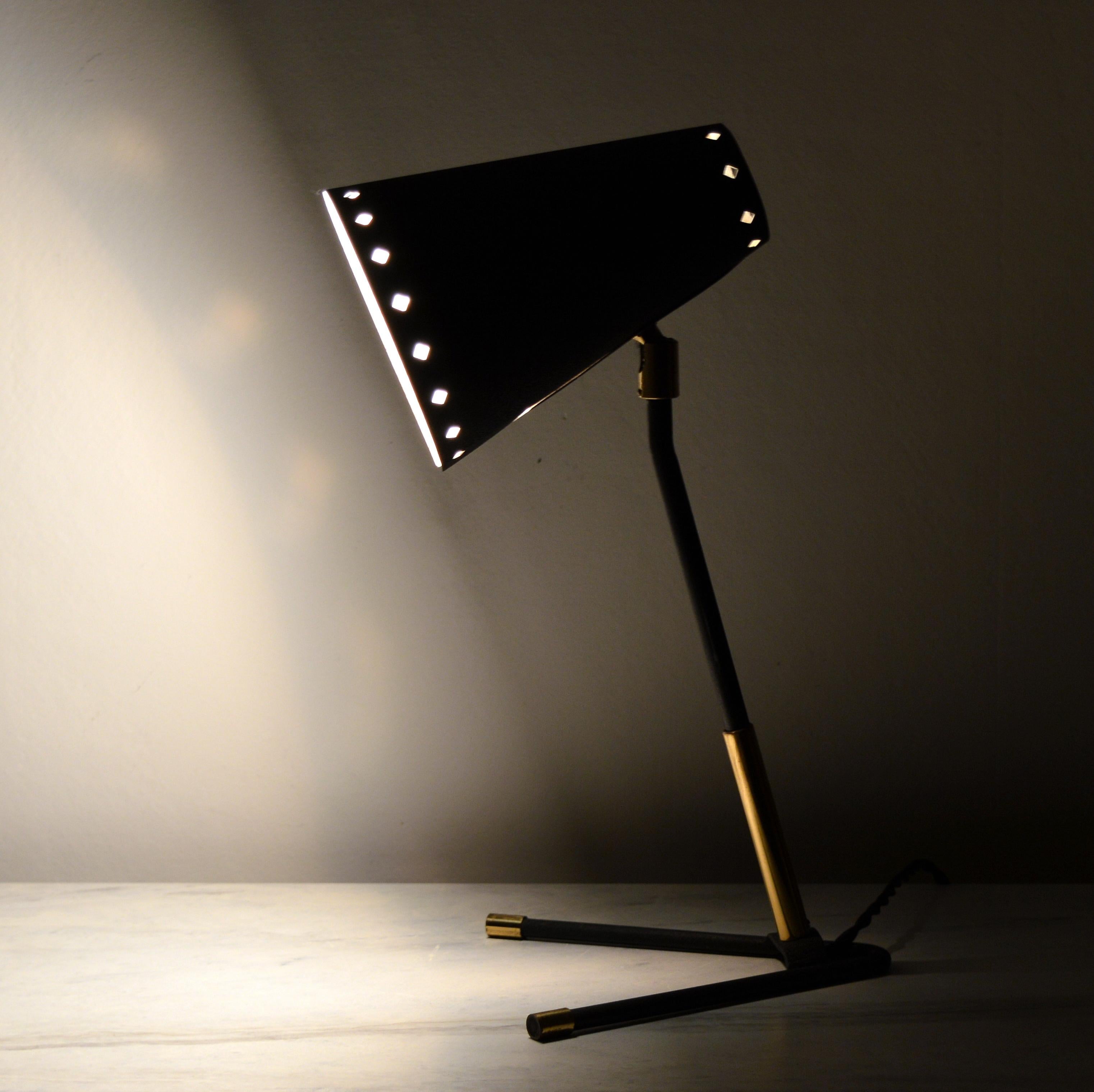 Metal Mid-Century Modern Table Lamp in Black and Brass by Boréns, Sweden, 1950s For Sale