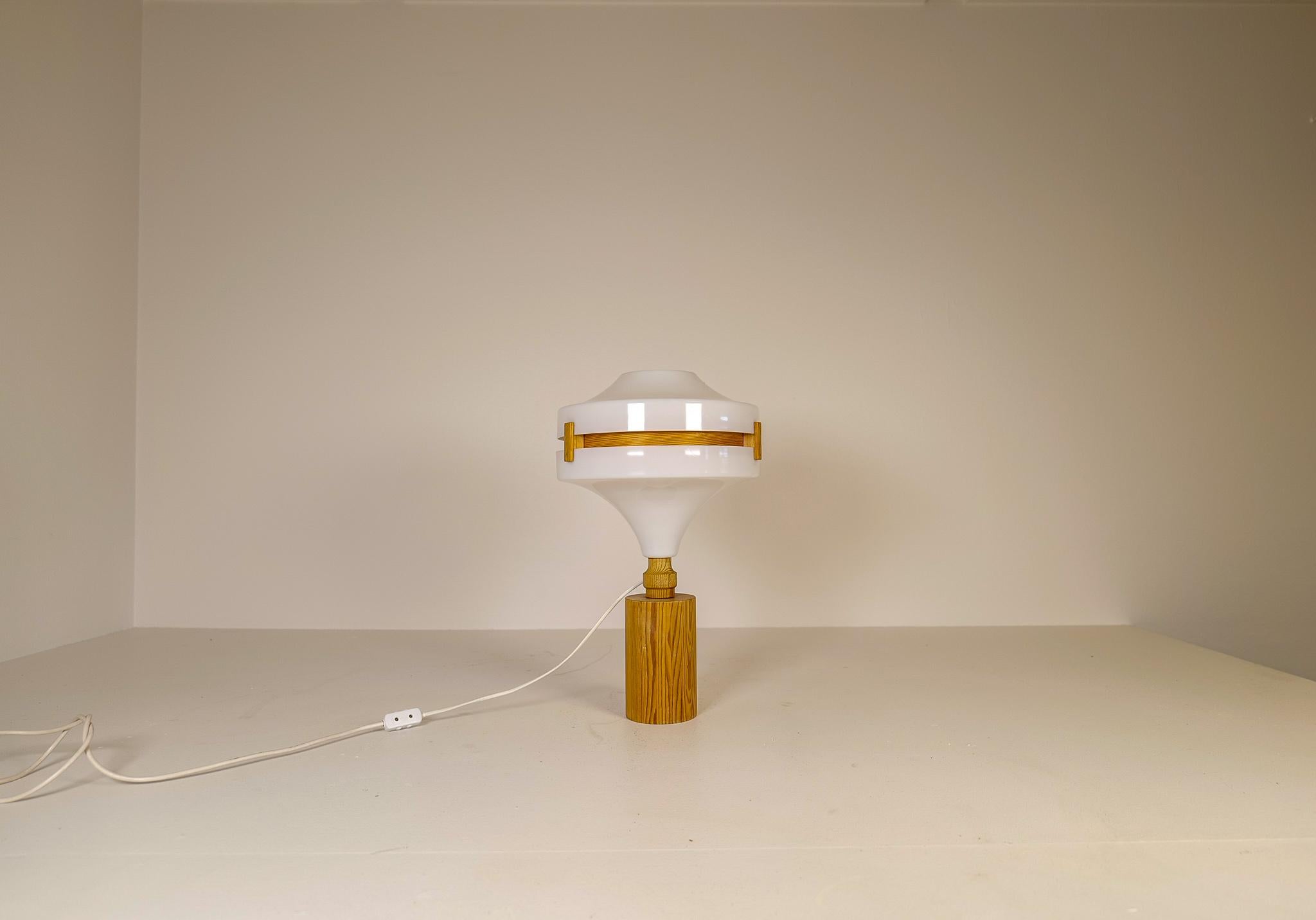 Swedish Mid-Century Modern Table Lamp in Pine and Acrylic, Sweden, 1970s
