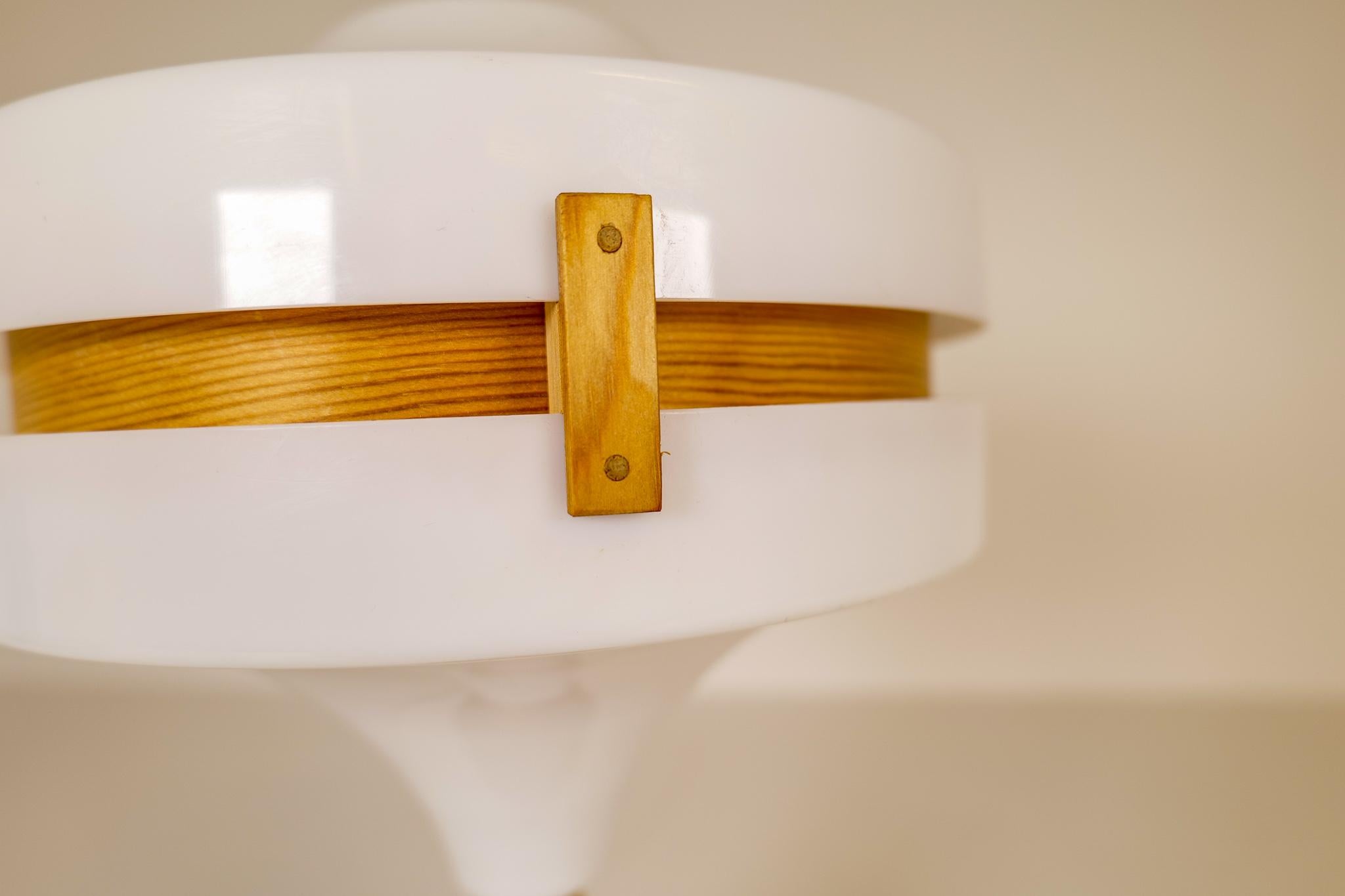 Mid-Century Modern Table Lamp in Pine and Acrylic, Sweden, 1970s 2