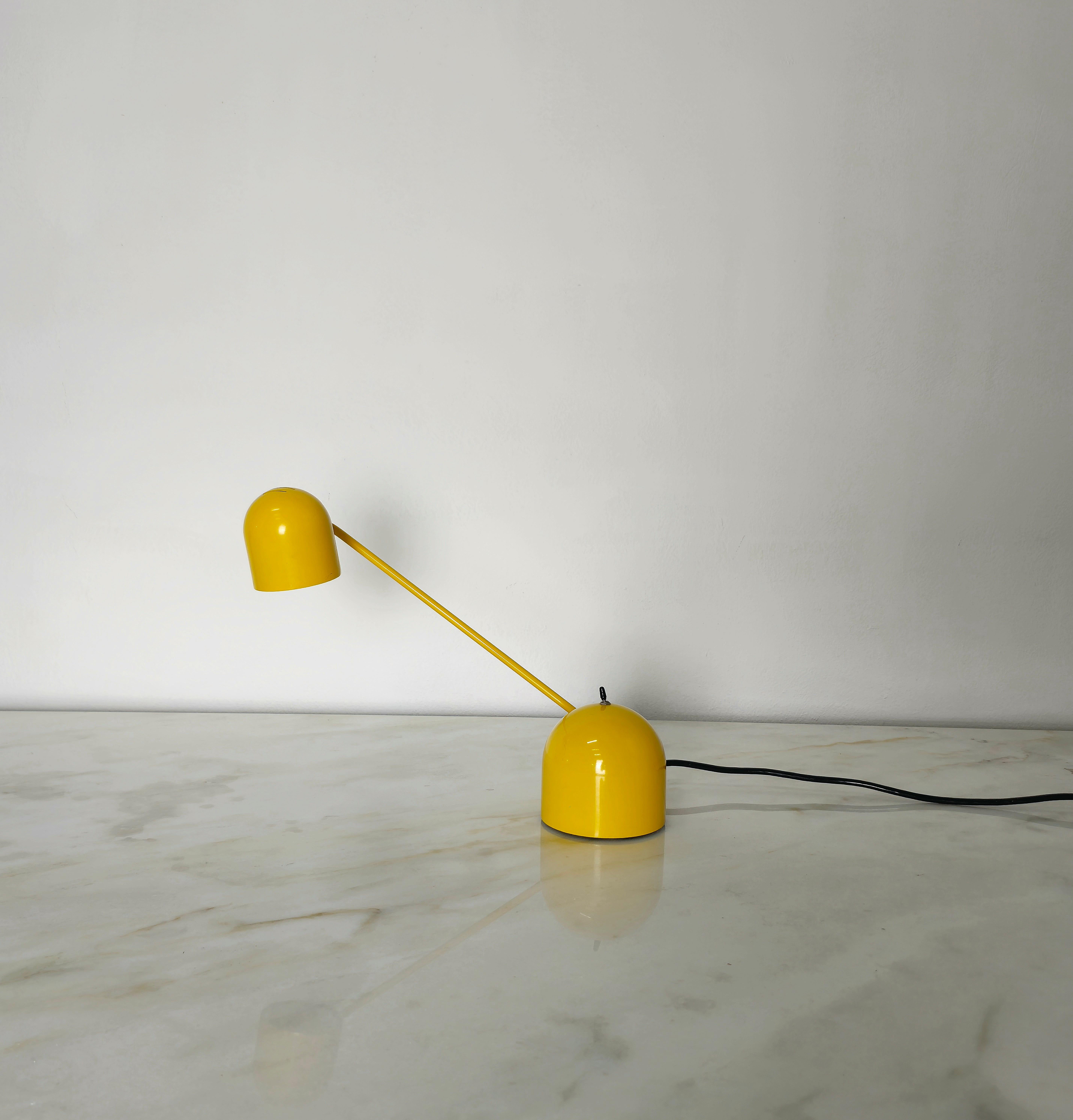 Midcentury Modern Table Lamp Yellow Metal Aluminum Italian Design 1960s For Sale 2