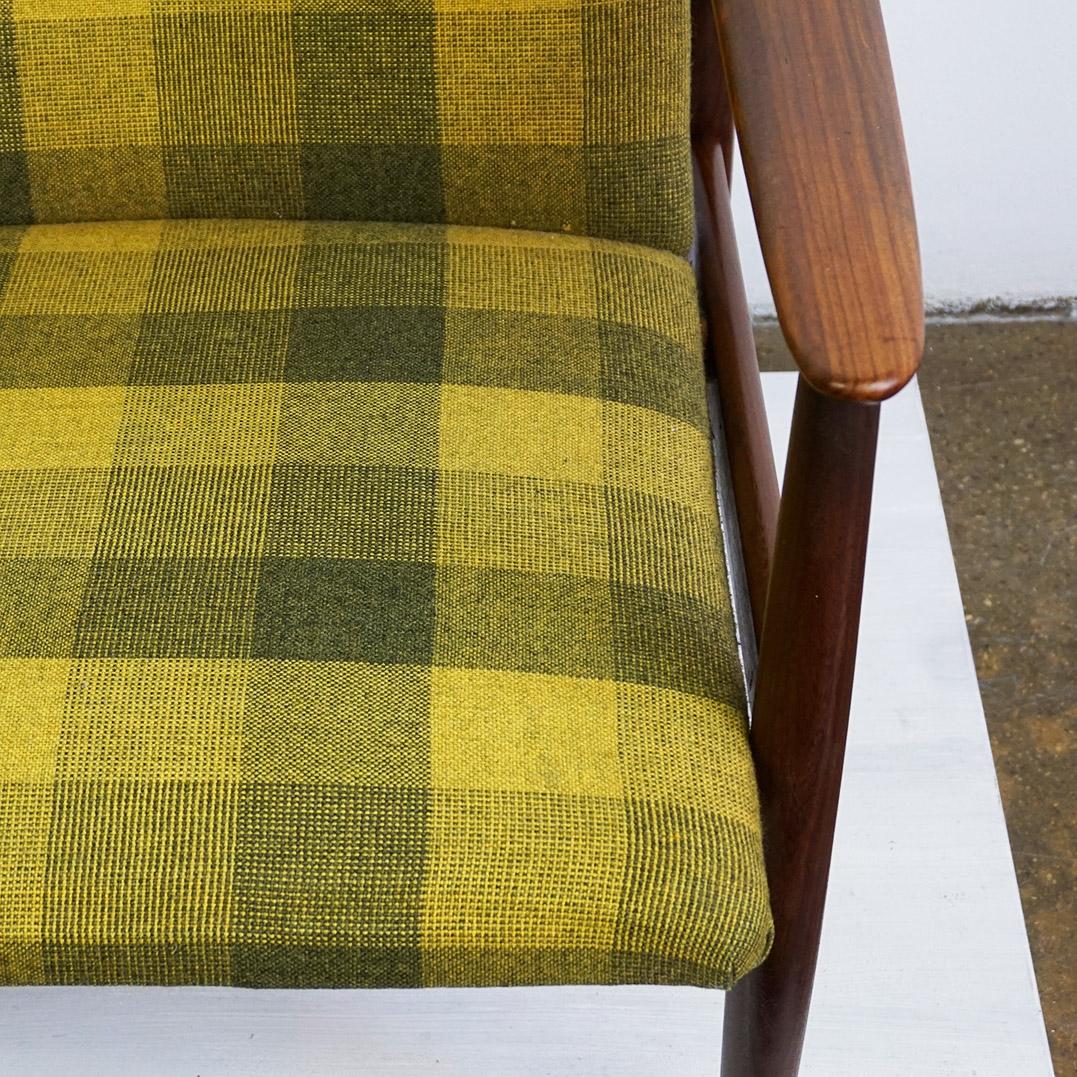 Sedia da salotto moderna di metà secolo in teak e tessuto a scacchi verde In condizioni buone in vendita a Vienna, AT