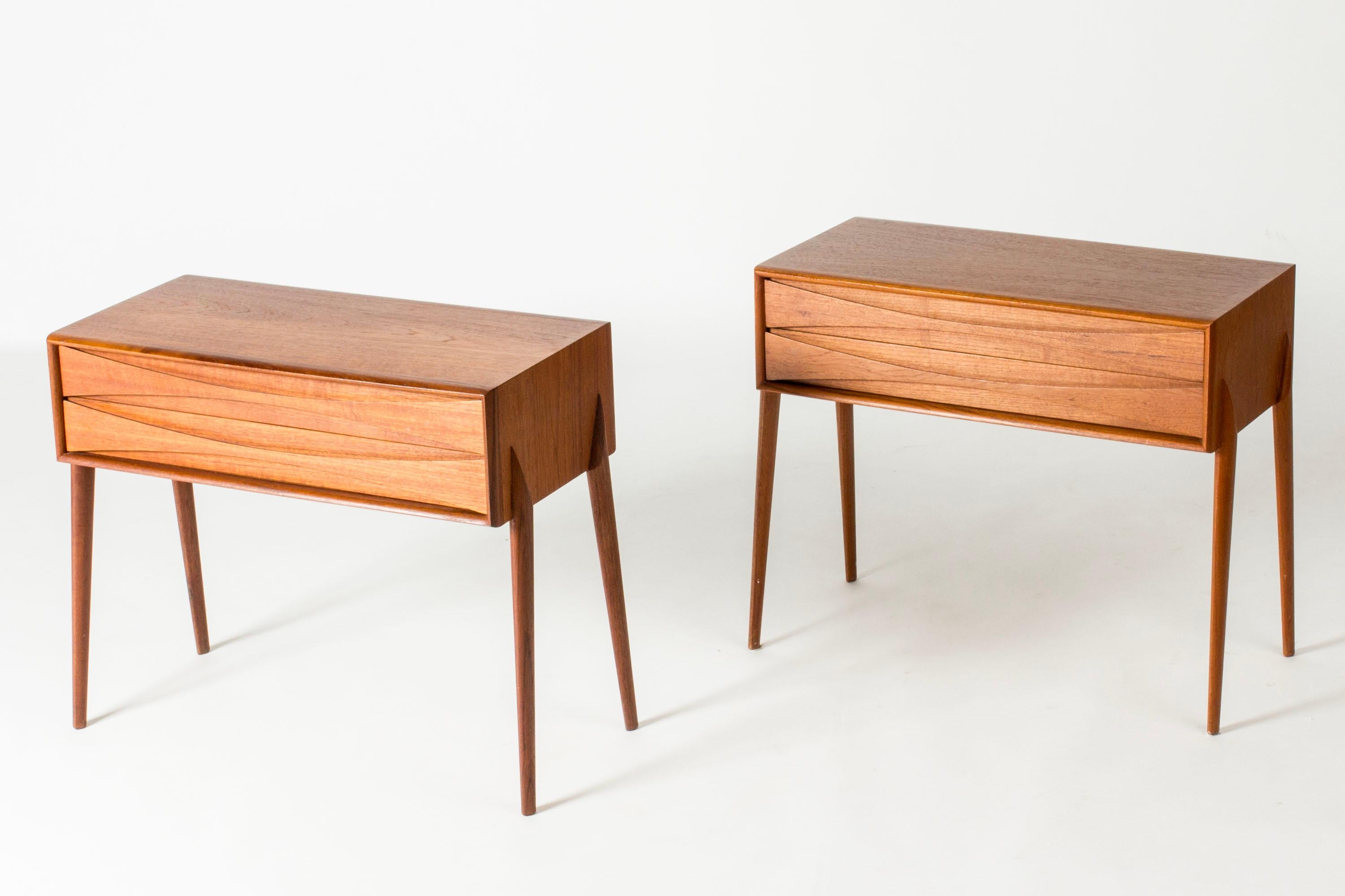 Scandinave moderne Tables de chevet en teck, Firma Glas & Trä, Suède, années 1950 en vente