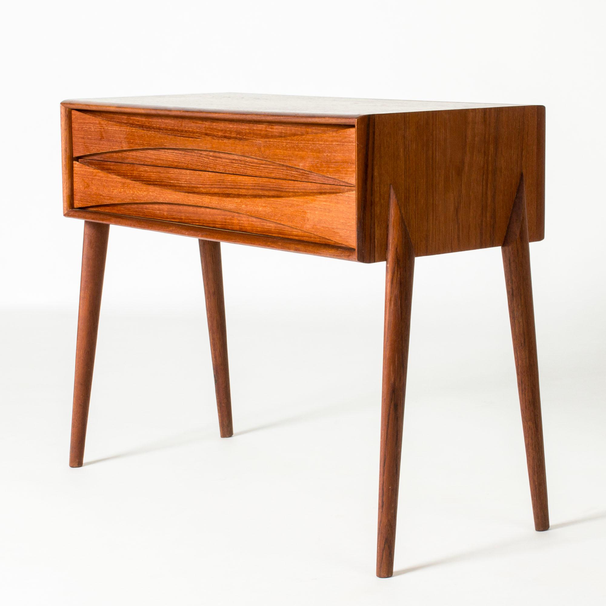 Teck Tables de chevet en teck, Firma Glas & Trä, Suède, années 1950 en vente