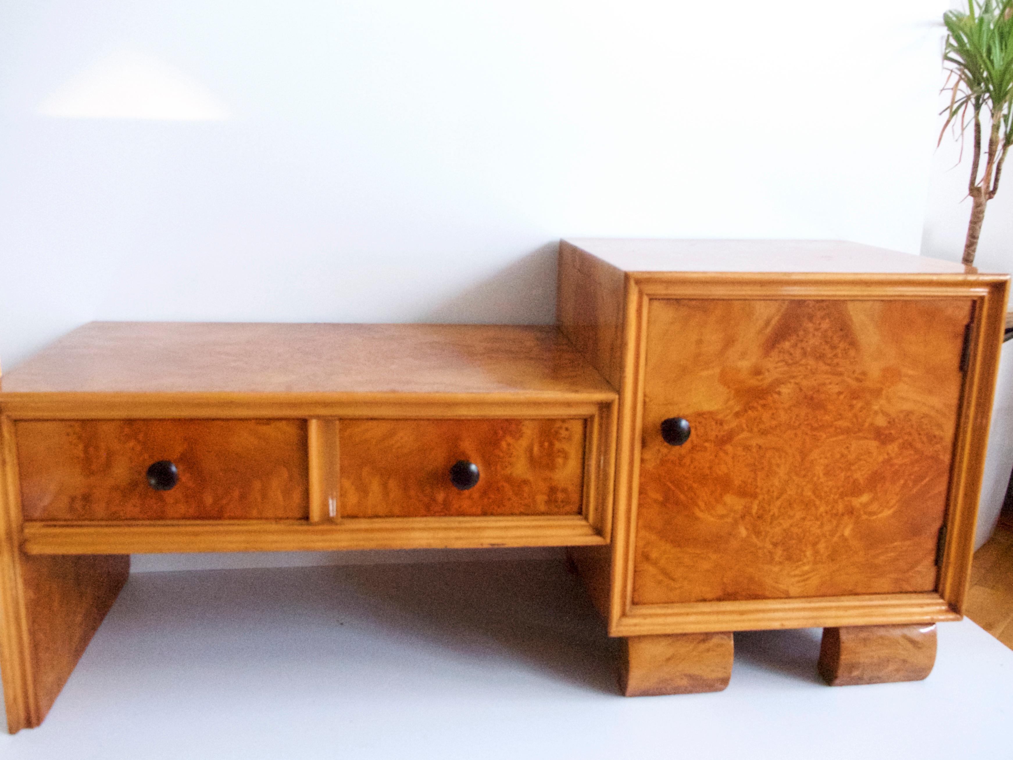 1960s modernist telephone table/cupboard made in Italy walnut veneer would work well with Mid-Century Modern, Bauhaus or Art Deco interiors/accents.

Recently waxed and lightly refurbished, glossy finish. The condition commensurate with age,