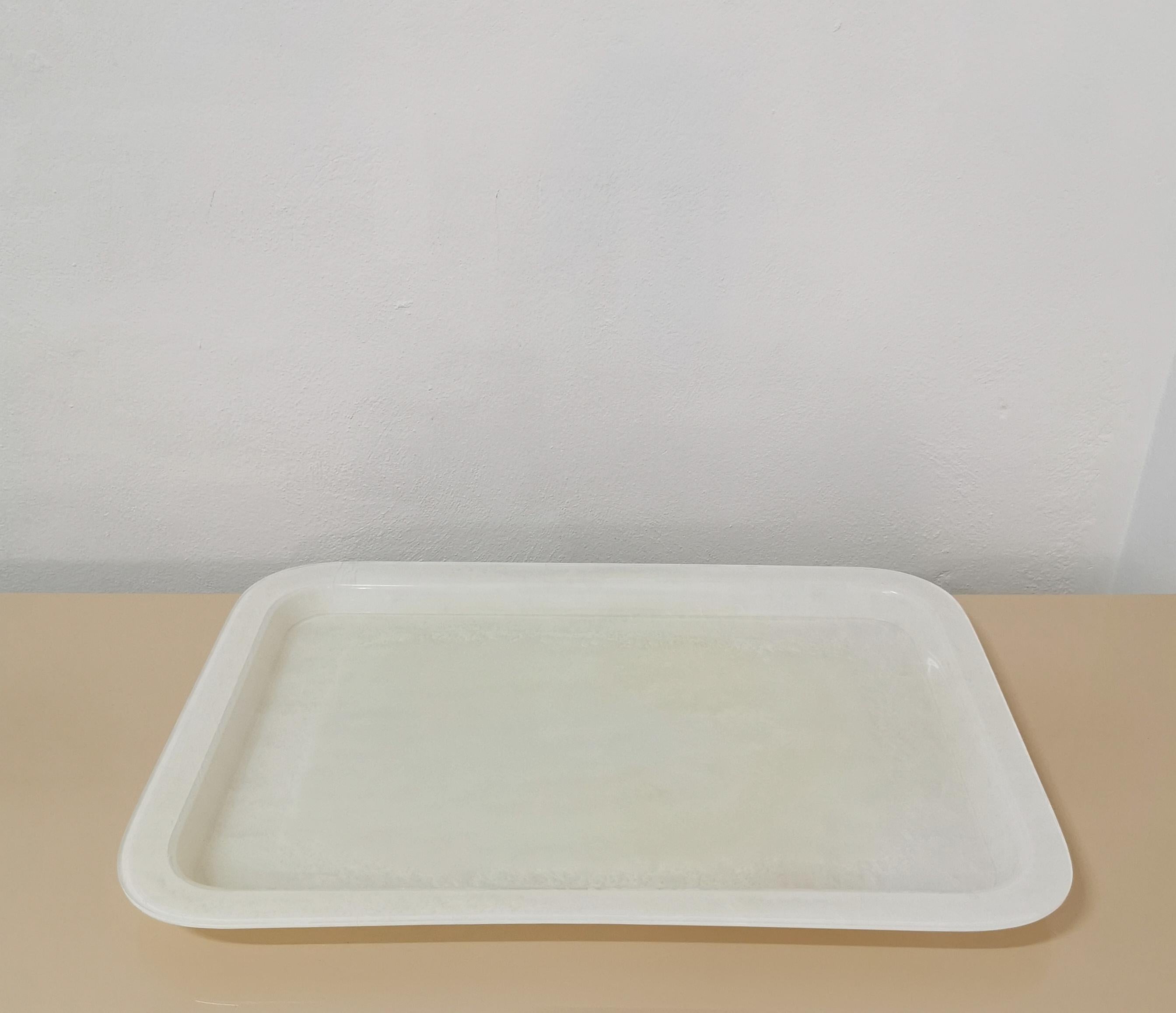 Modernes Tablett-Tisch-Servierbesteck aus der Mitte des Jahrhunderts, rechteckig, weißes Lucite, Italien 1970er Jahre im Angebot 5