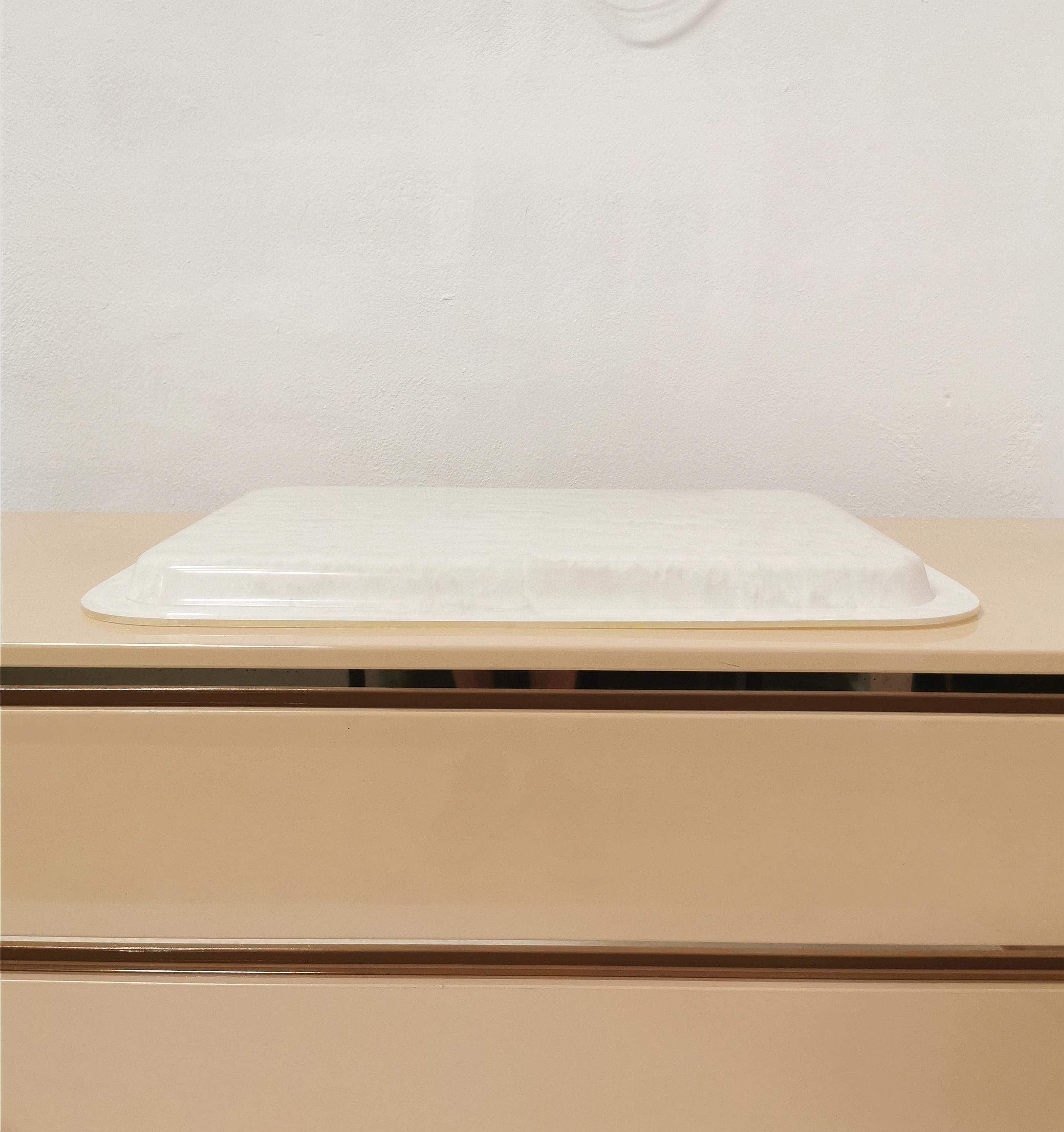 Modernes Tablett-Tisch-Servierbesteck aus der Mitte des Jahrhunderts, rechteckig, weißes Lucite, Italien 1970er Jahre im Angebot 3