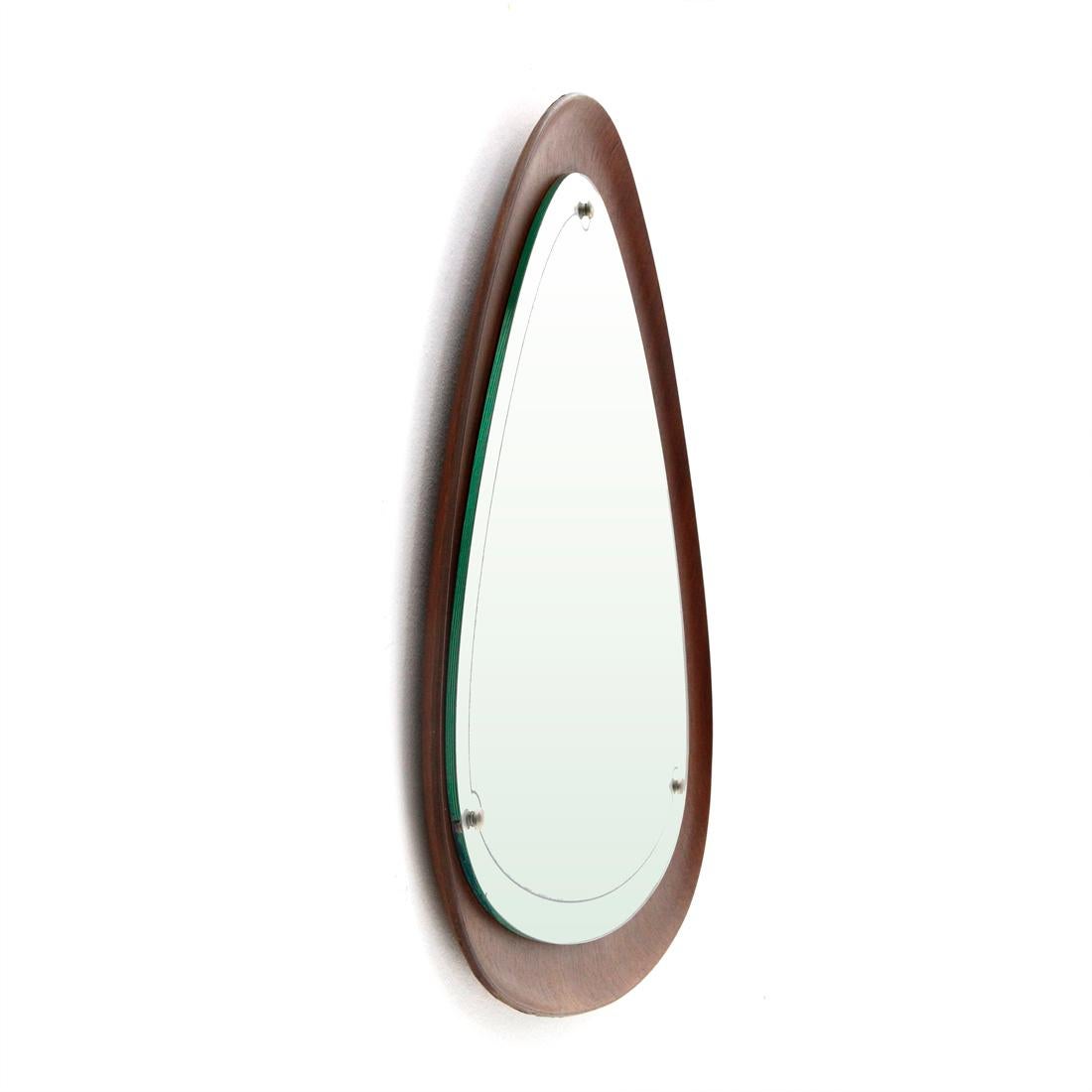 Italian manufacture mirror produced in the 1960s.
Frame in teak veneered plywood with curved edges.
Mirror with decorative line along the edge.
Aluminum studs.
Good condition, some marks on the mirrored surface, and some lacks on the