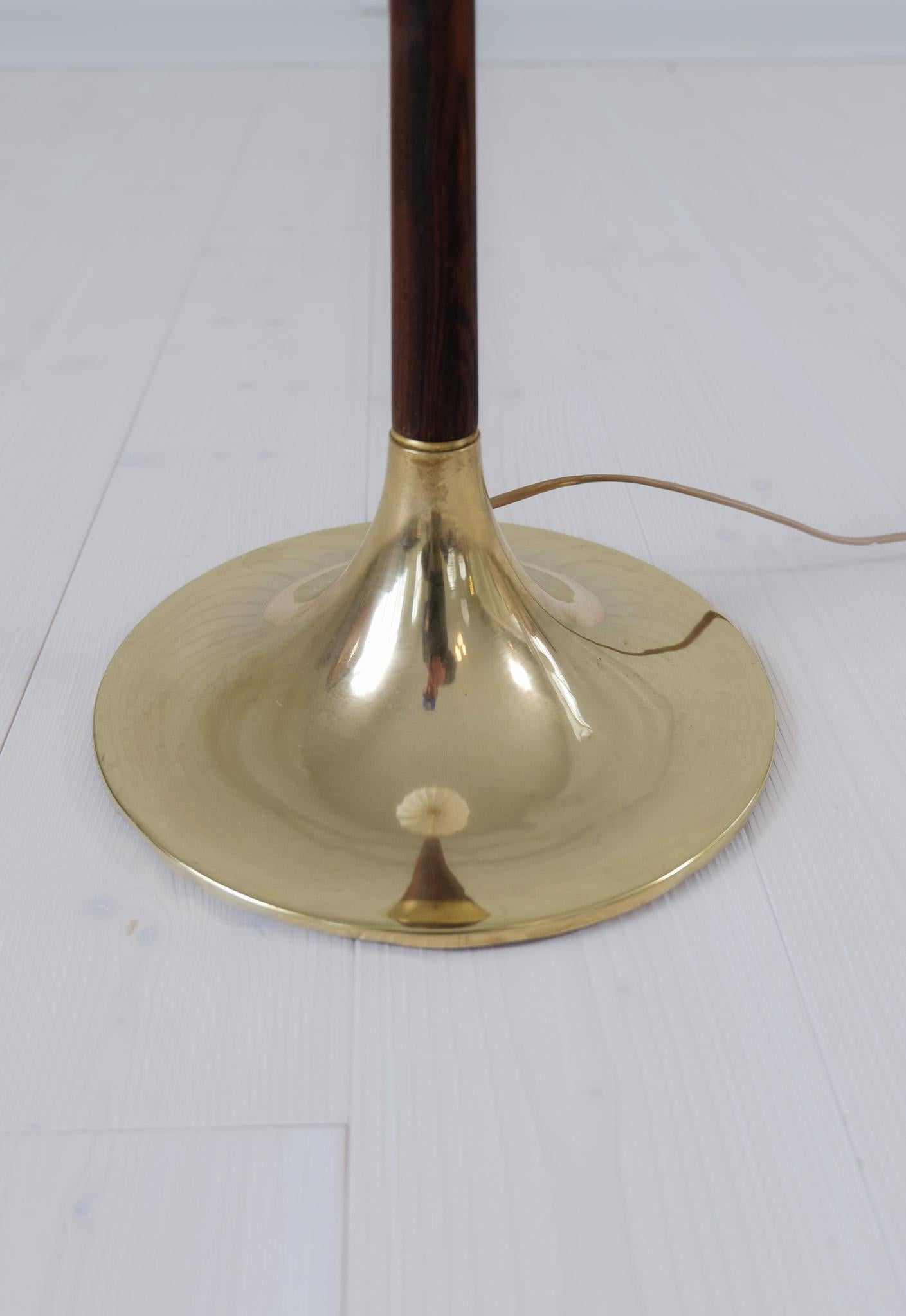 Midcentury Modern Trumpet Shaped Brass Floor Lamp, Schweden, 1960er Jahre im Angebot 3