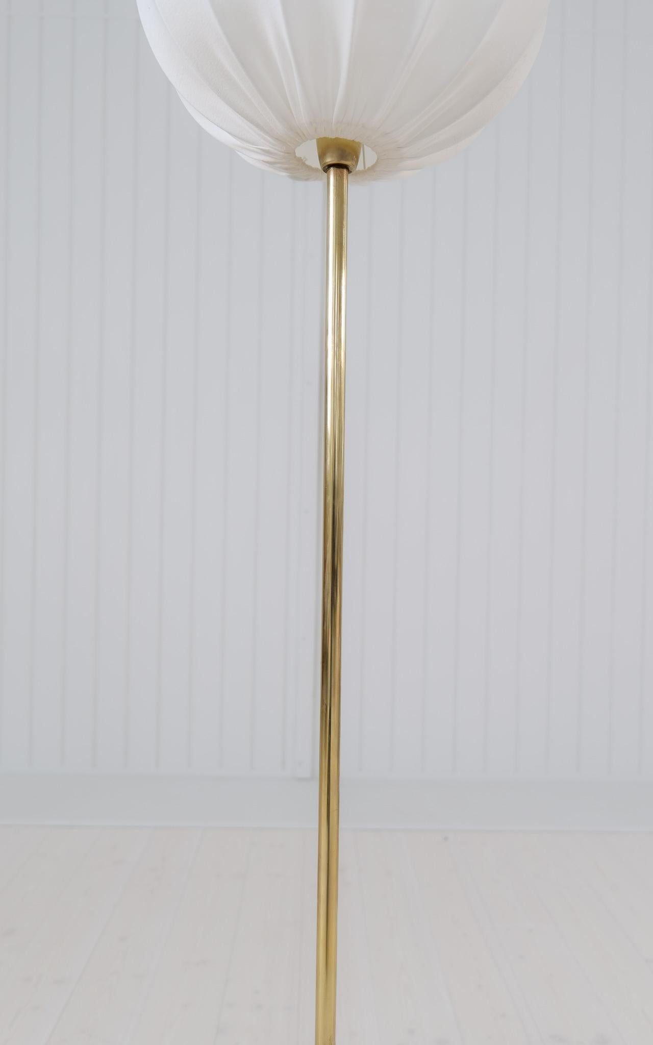 Midcentury Modern Trumpet Shaped Brass Floor Lamp, Schweden, 1960er Jahre im Angebot 1
