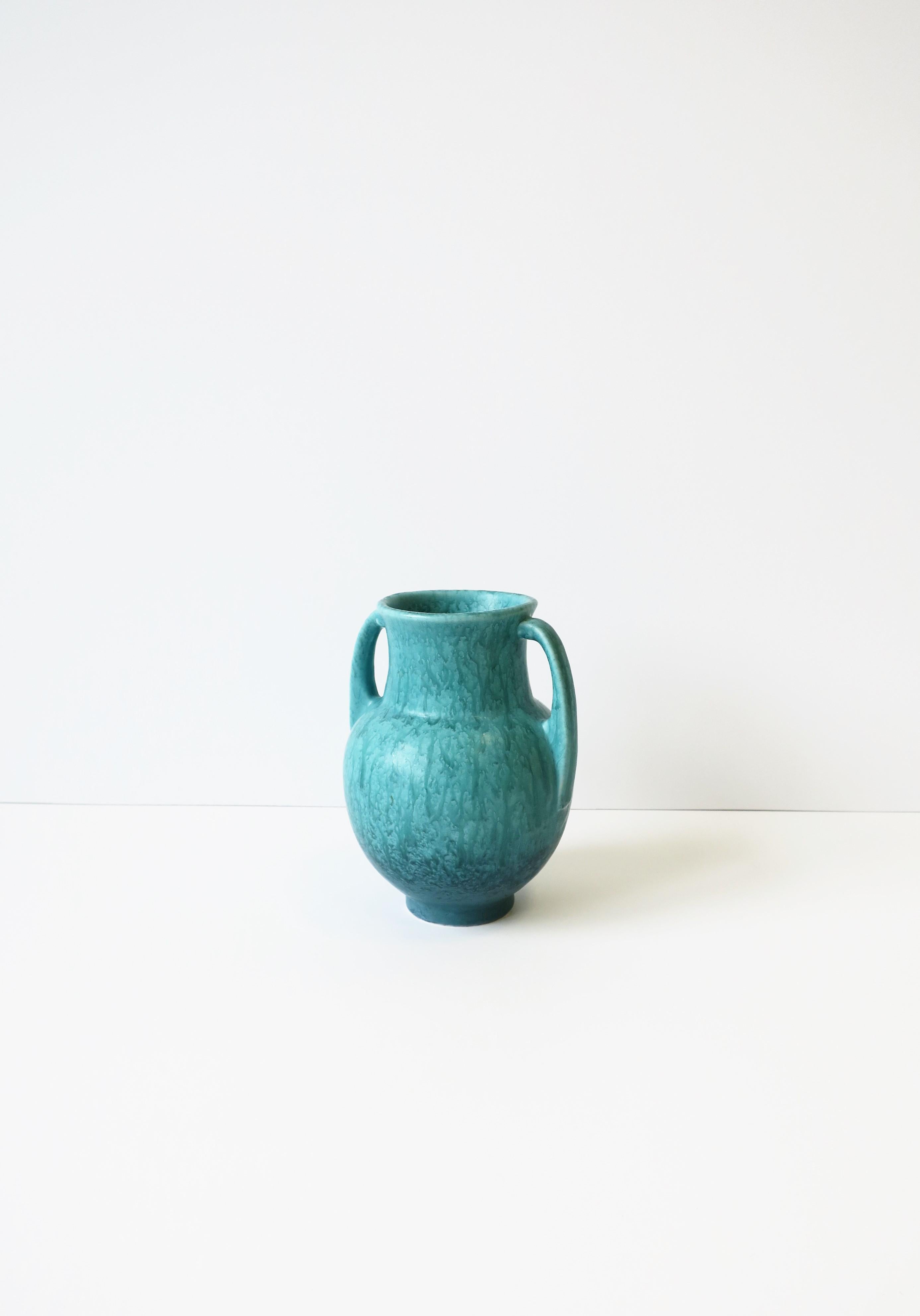 Argile Vase moderne en poterie bleu turquoise en vente