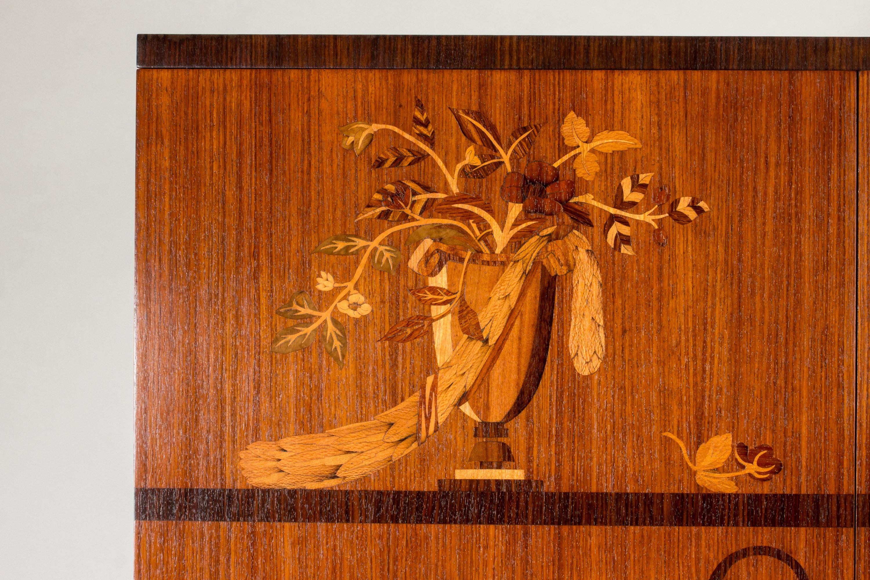 Einzigartiger Schrank von Axel Einar Hjorth, Schweden, Mid-Century Modern, 1930er Jahre im Zustand „Gut“ im Angebot in Stockholm, SE