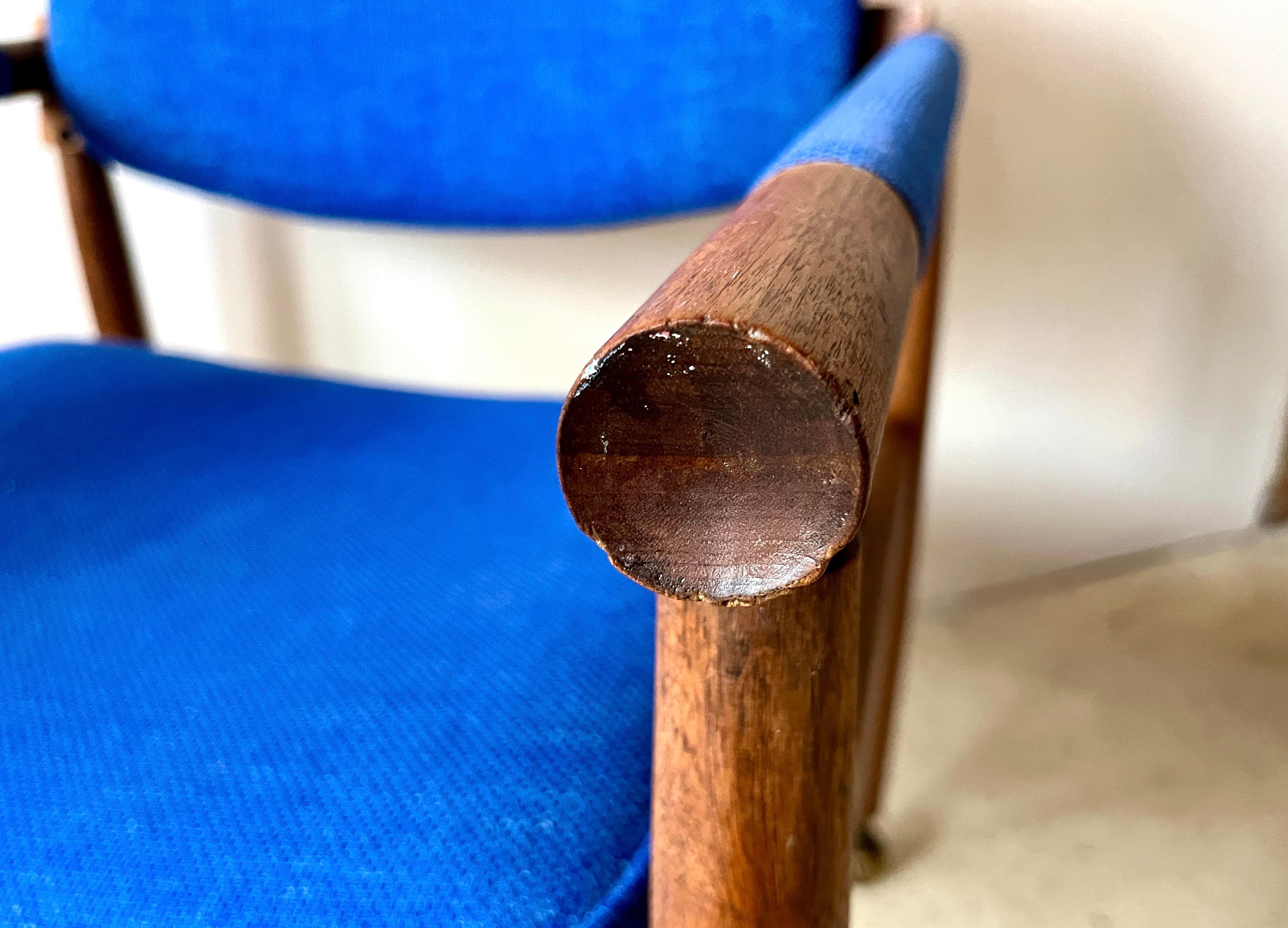 Midcentury Modern Upholstered Wood Armchair on Castors For Sale 4