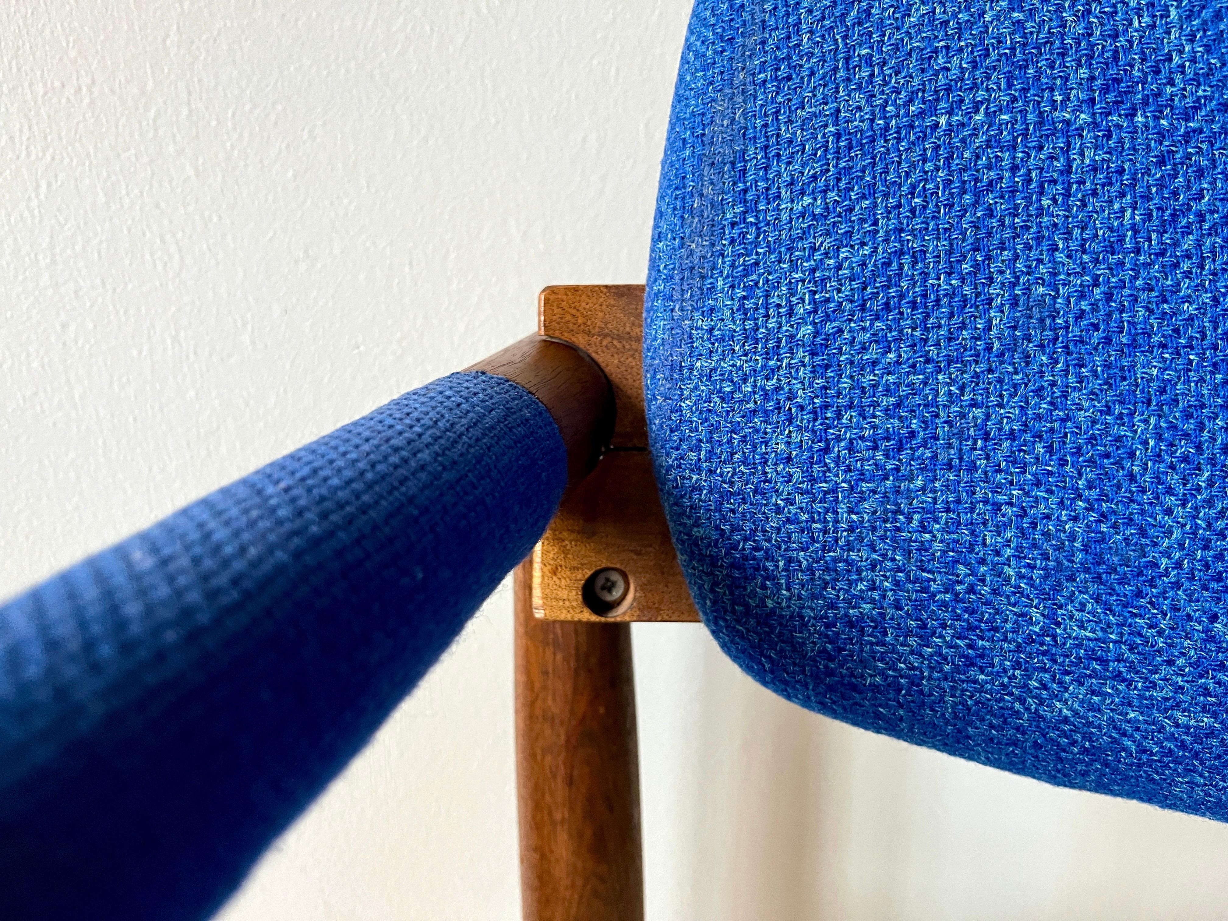 Midcentury Modern Upholstered Wood Armchair on Castors For Sale 7
