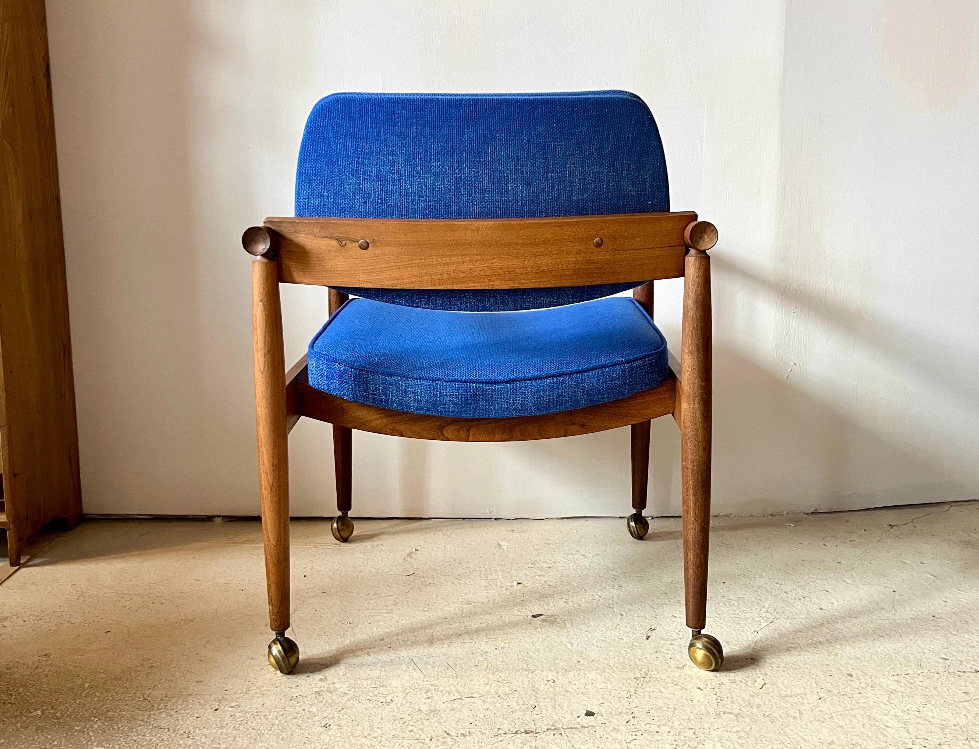 Midcentury Modern Upholstered Wood Armchair on Castors In Good Condition For Sale In Chicago, IL