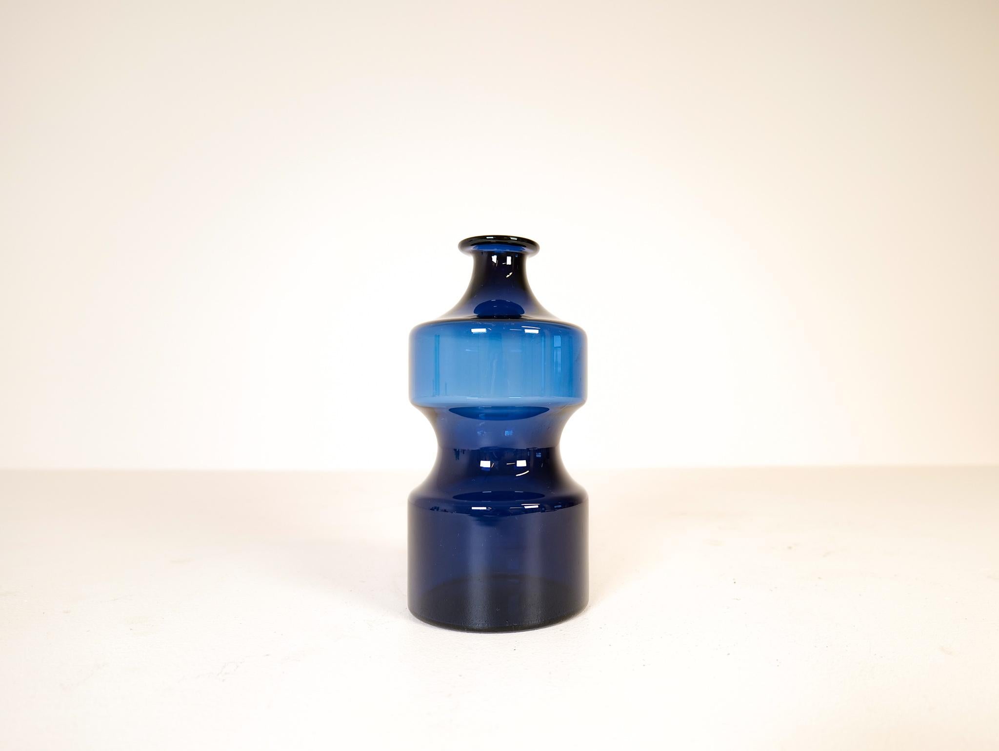 A stunning blue vase created by Timo Sarpaneva for Iittala in the 1970s.Bueatufully shaped with its intense blue glass this is a good-looking finish design piece. 

 Good condition, Singed T.S under bottom.

Dimensions: H 25 cm, D 13 cm.

 