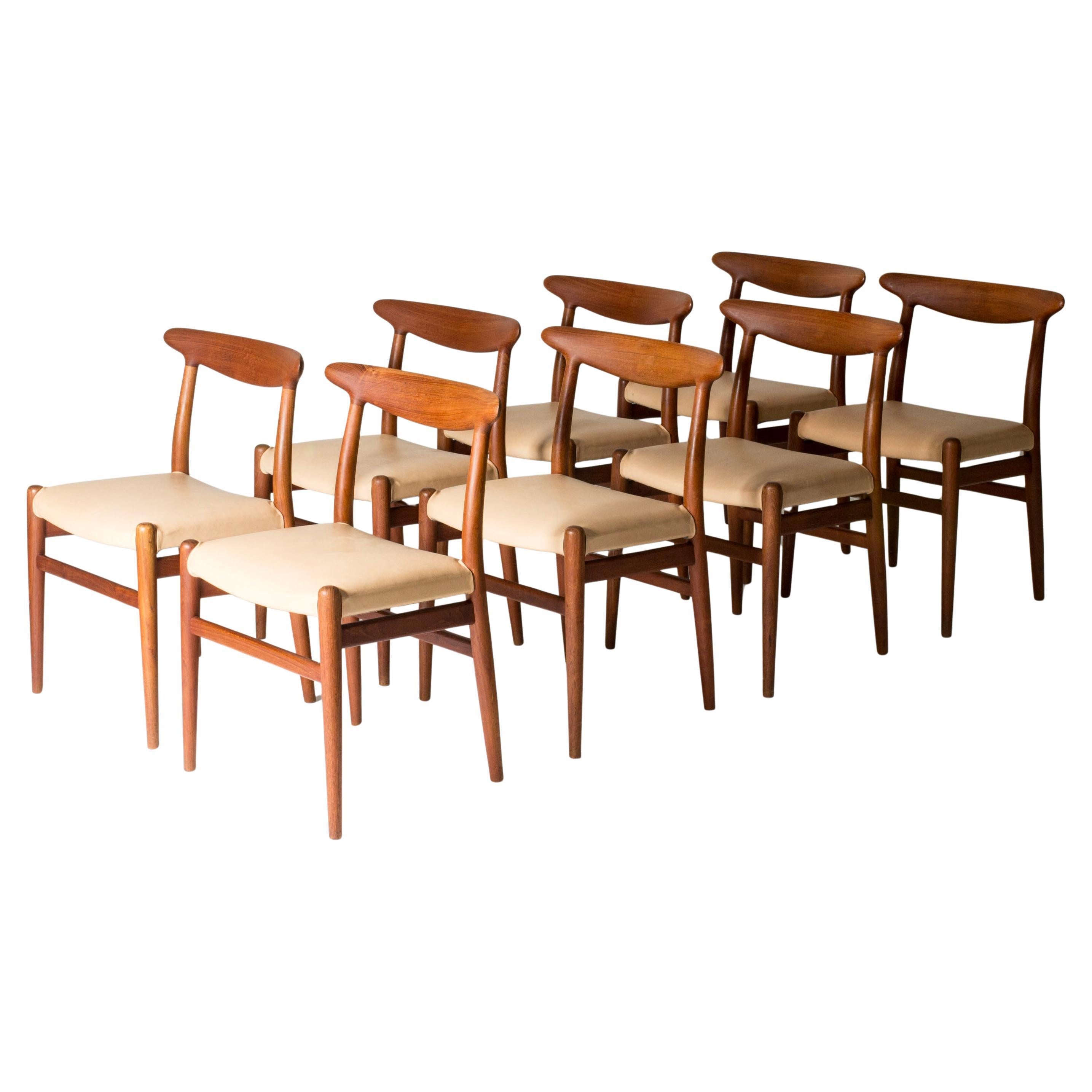 Midcentury Modern "W2" Dining Chairs by Hans J. Wegner, Denmark, 1960s For Sale