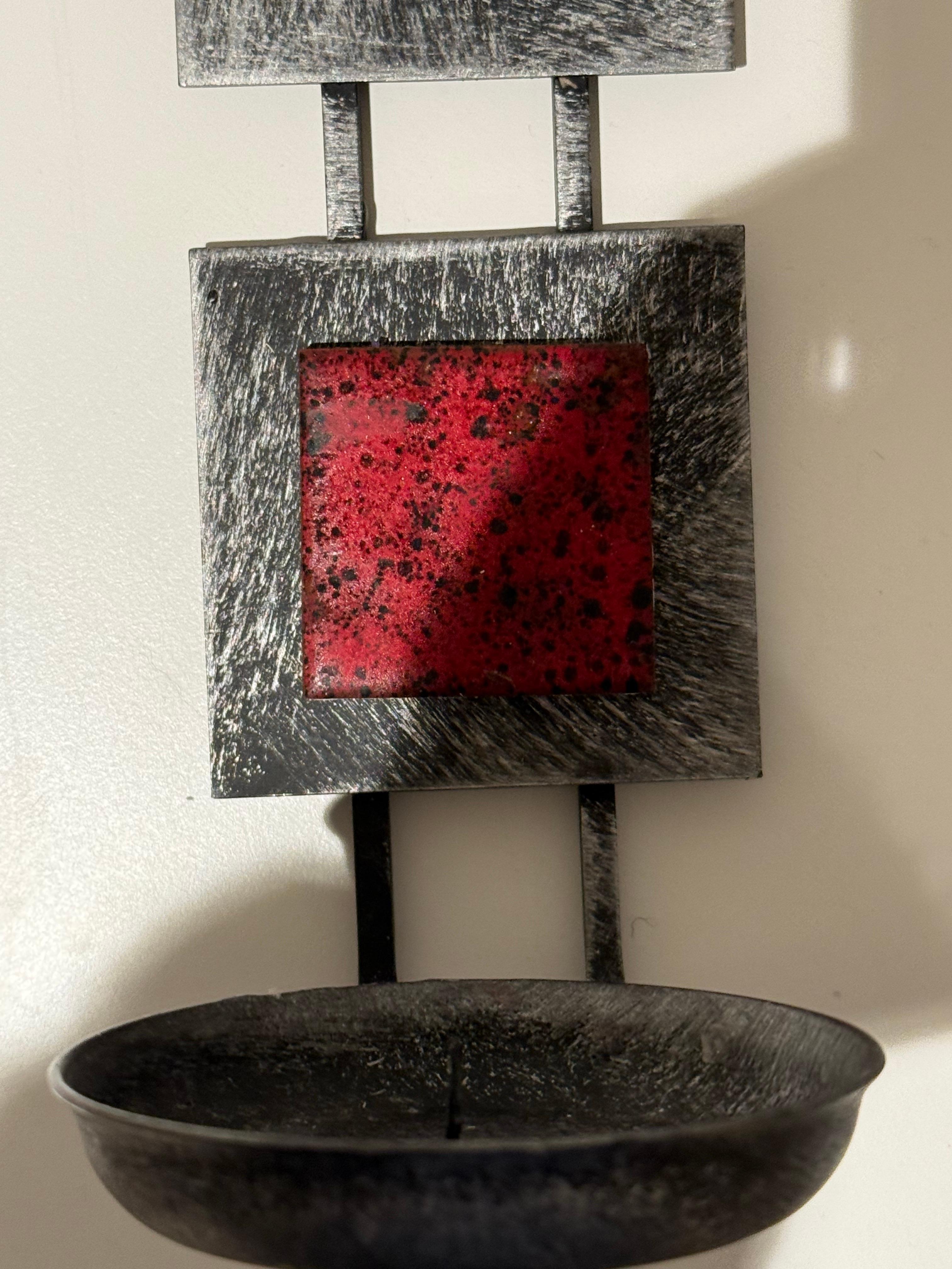 Metà XX secolo Portacandele da parete moderno di metà secolo con piastrelle in ceramica smaltata rossa, anni '60 in vendita