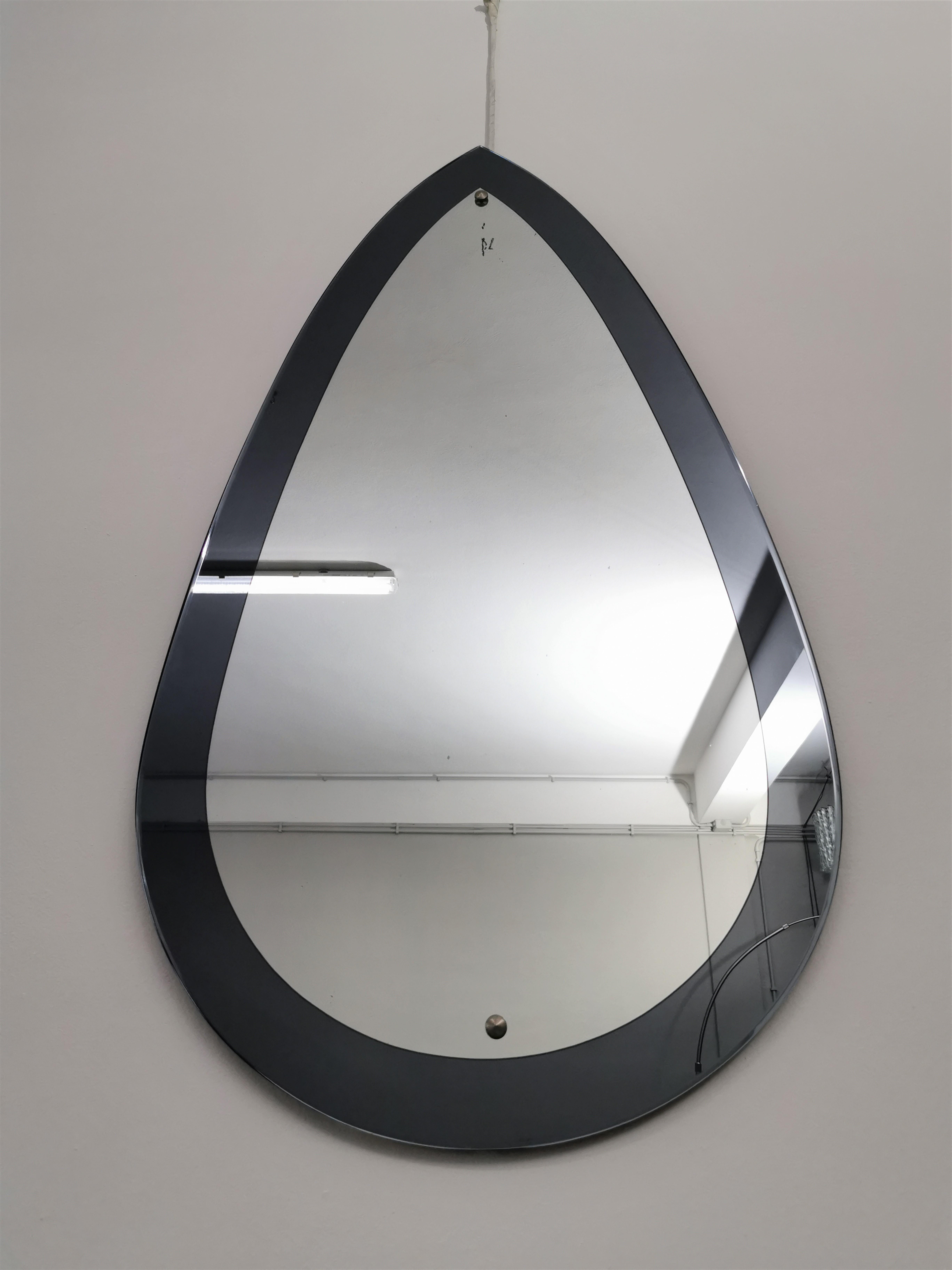 Large teardrop wall mirror produced in Italy in the 1970s. The mirror was made with a dark gray mirrored glass border.



Note: We try to offer our customers an excellent service even in shipments all over the world, collaborating with one of the