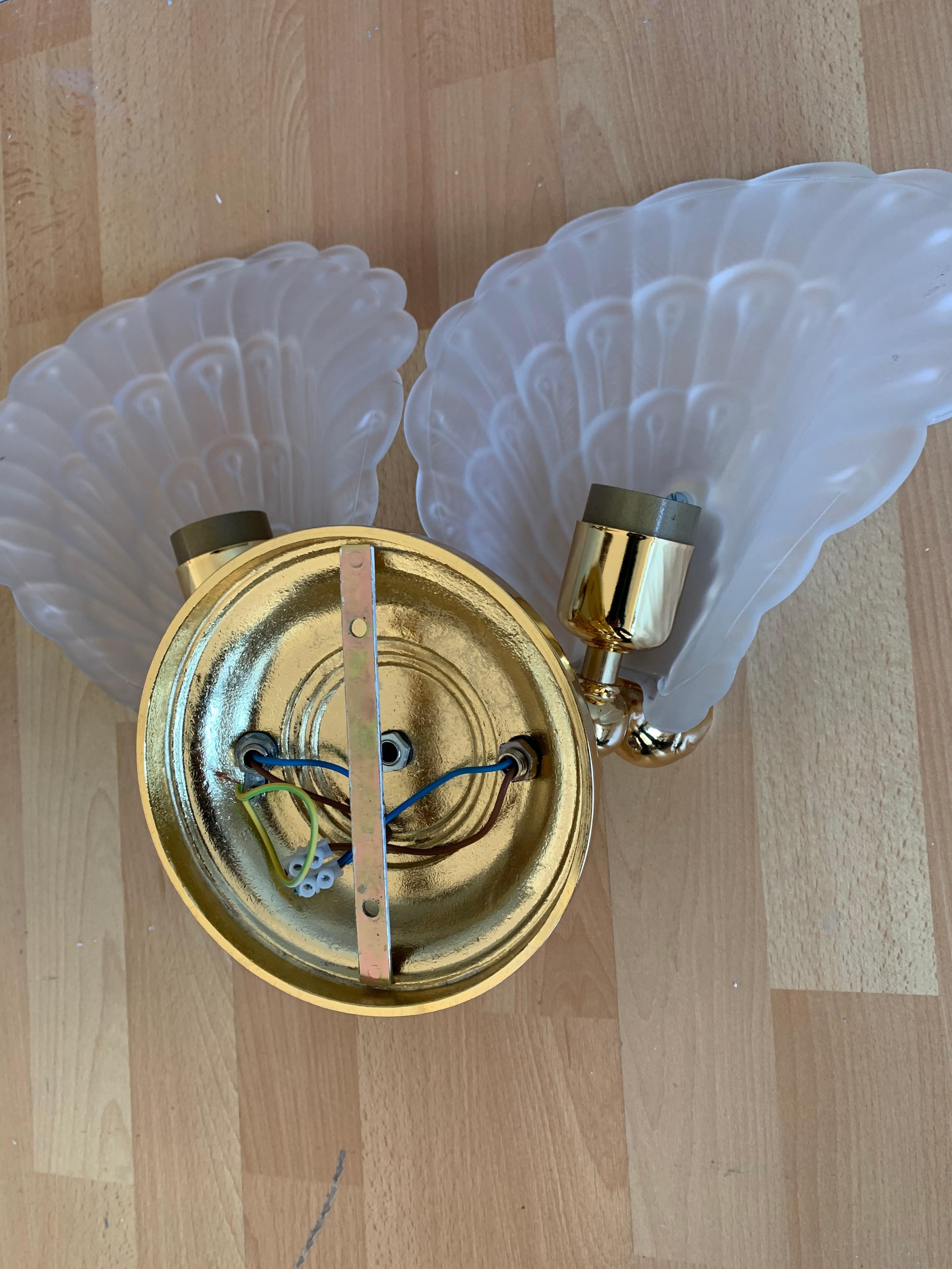 Mid-Century Modern Wall Sconce w. Golden Bronze Peacock Sculptures & Glass Wings In Excellent Condition In Lisse, NL