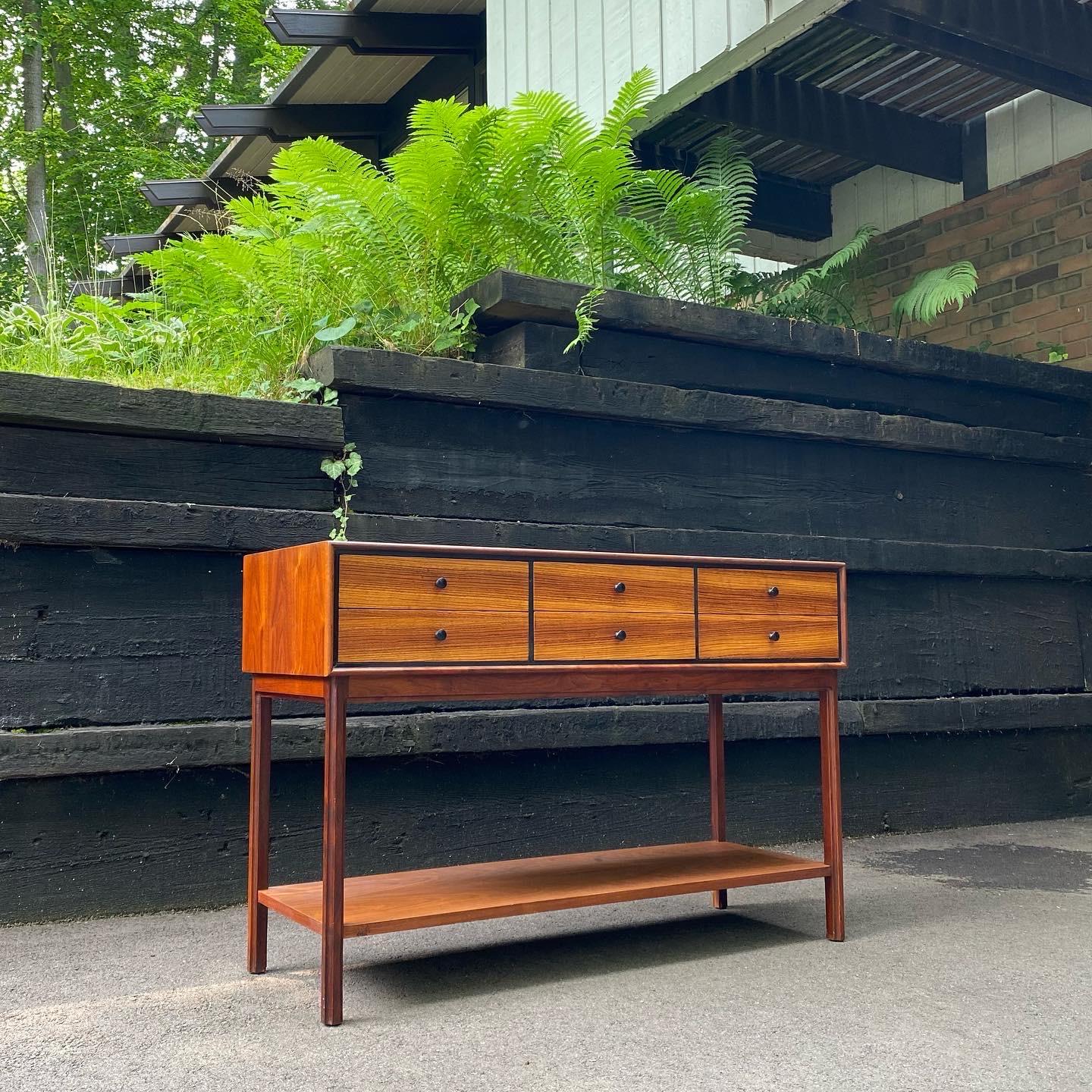 Midcentury Modern Walnut and Zebra Wood Sideboard Jack Cartwright for Founders In Good Condition In Munroe Falls, OH