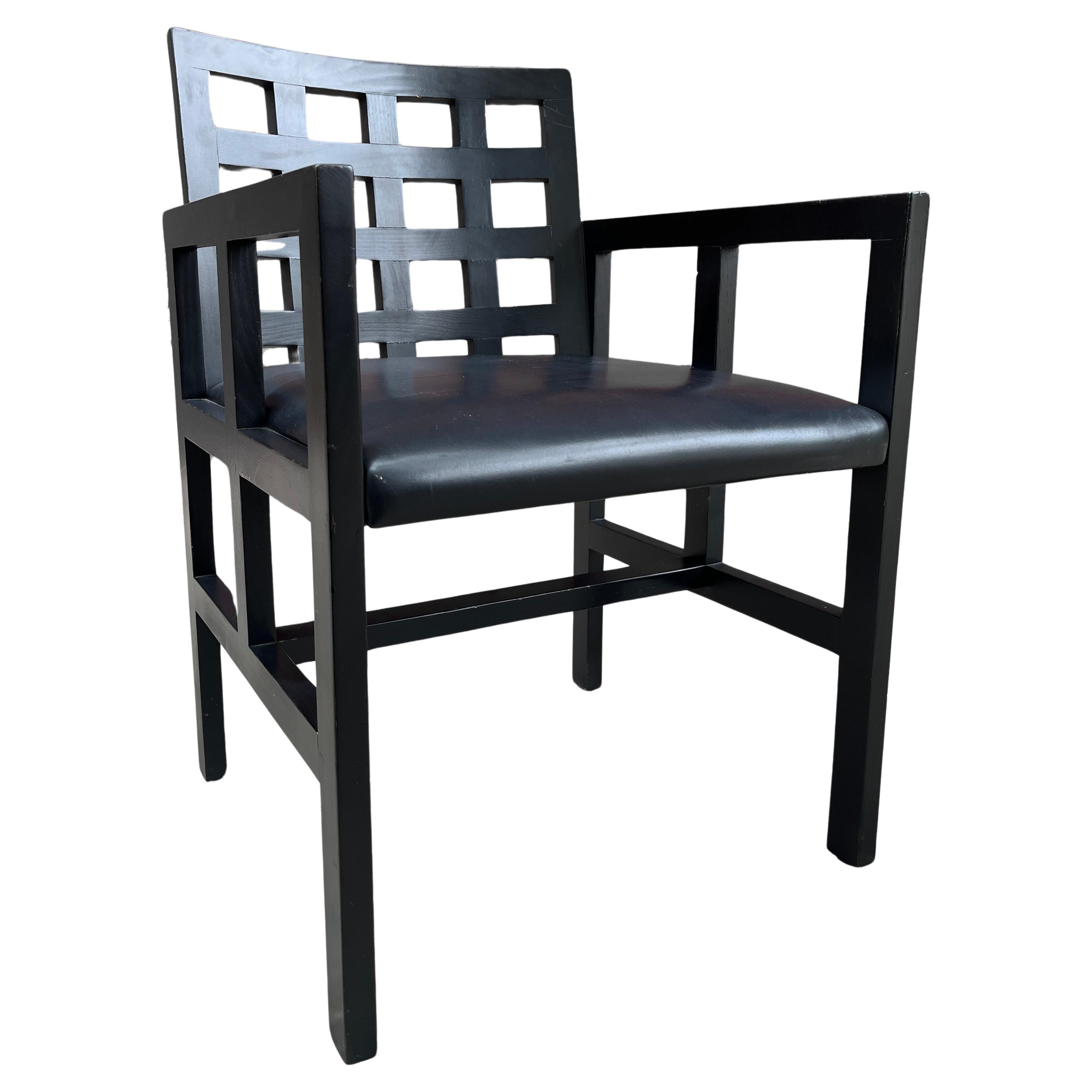 Nous vous présentons ce rare fauteuil 1515, entièrement d'origine, réalisé par Ward Bennett pour Brickel Associates. Cette chaise magnifiquement construite est d'une qualité exceptionnelle et présente un cadre en frêne massif avec une finition noire