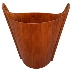 Cesto per la carta straccia moderno del Medioevo in splendido teak