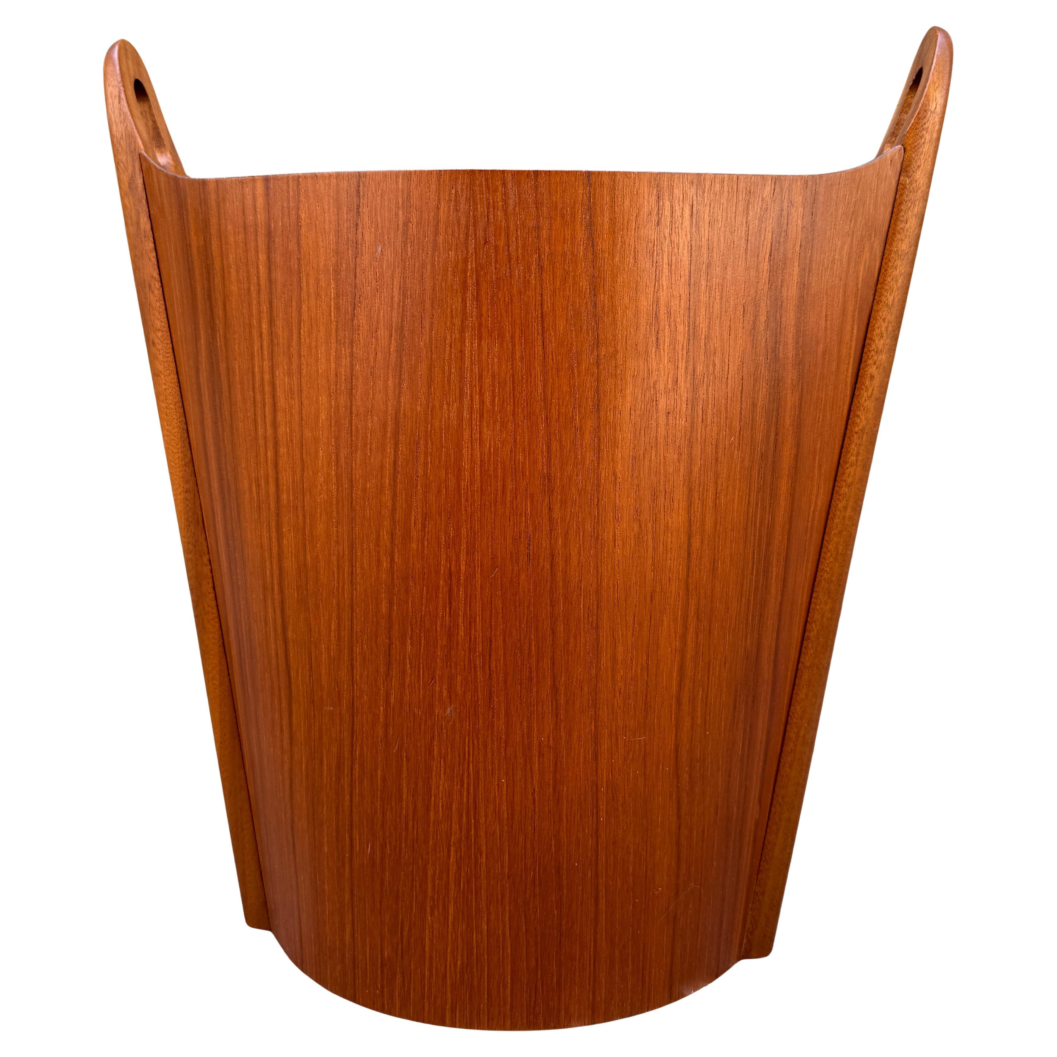 Scandinave moderne Panier de déchets moderne du milieu du siècle dernier en beau teck en vente