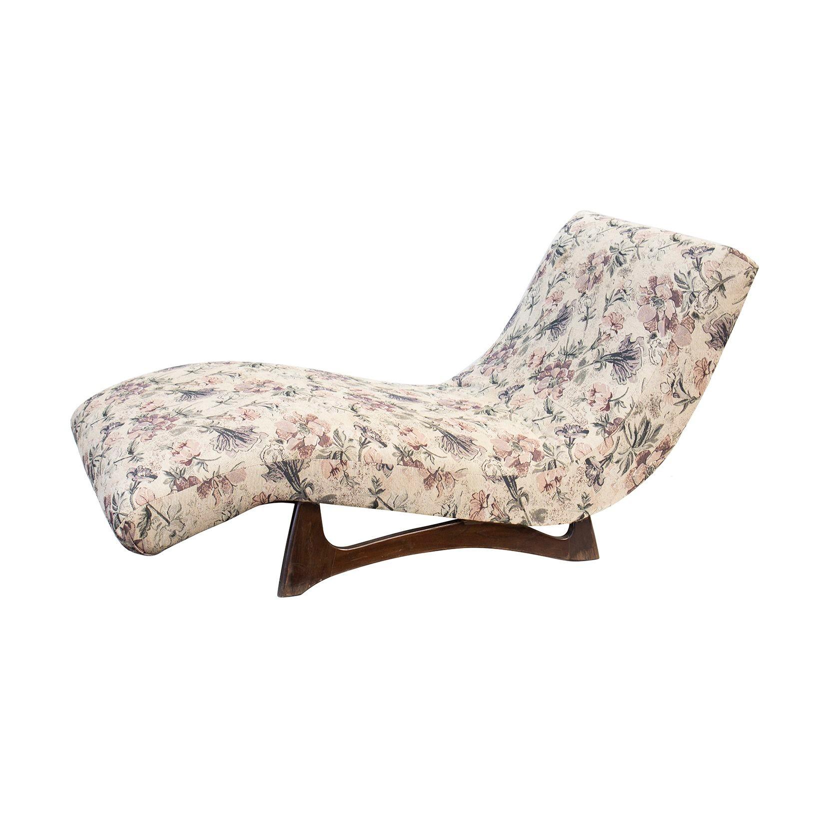 USA, 1960s
Mid-century modern wave chaise lounge designed by Adrian Pearsall for Craft Associates. Reupholstered at one point in the current fabric, no maker's marks remain. This classic piece of mid-century design will quickly become your favorite