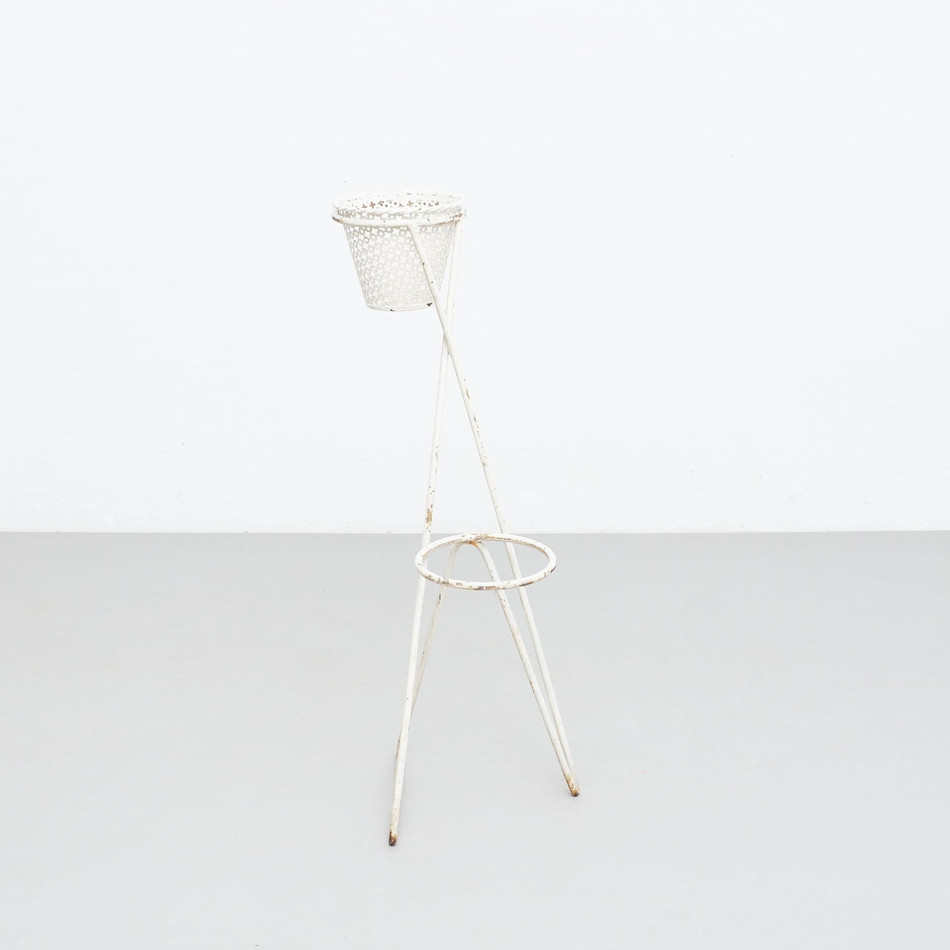 MidCentury Modern White Metal French Plant Stand in the Style of Mathieu Matégot In Good Condition In Barcelona, Barcelona