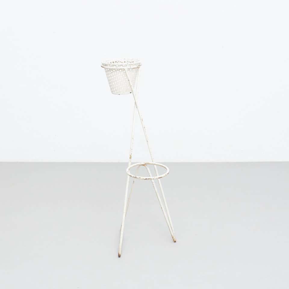 MidCentury Modern White Metal French Plant Stand in the Style of Mathieu Matégot In Good Condition For Sale In Barcelona, Barcelona
