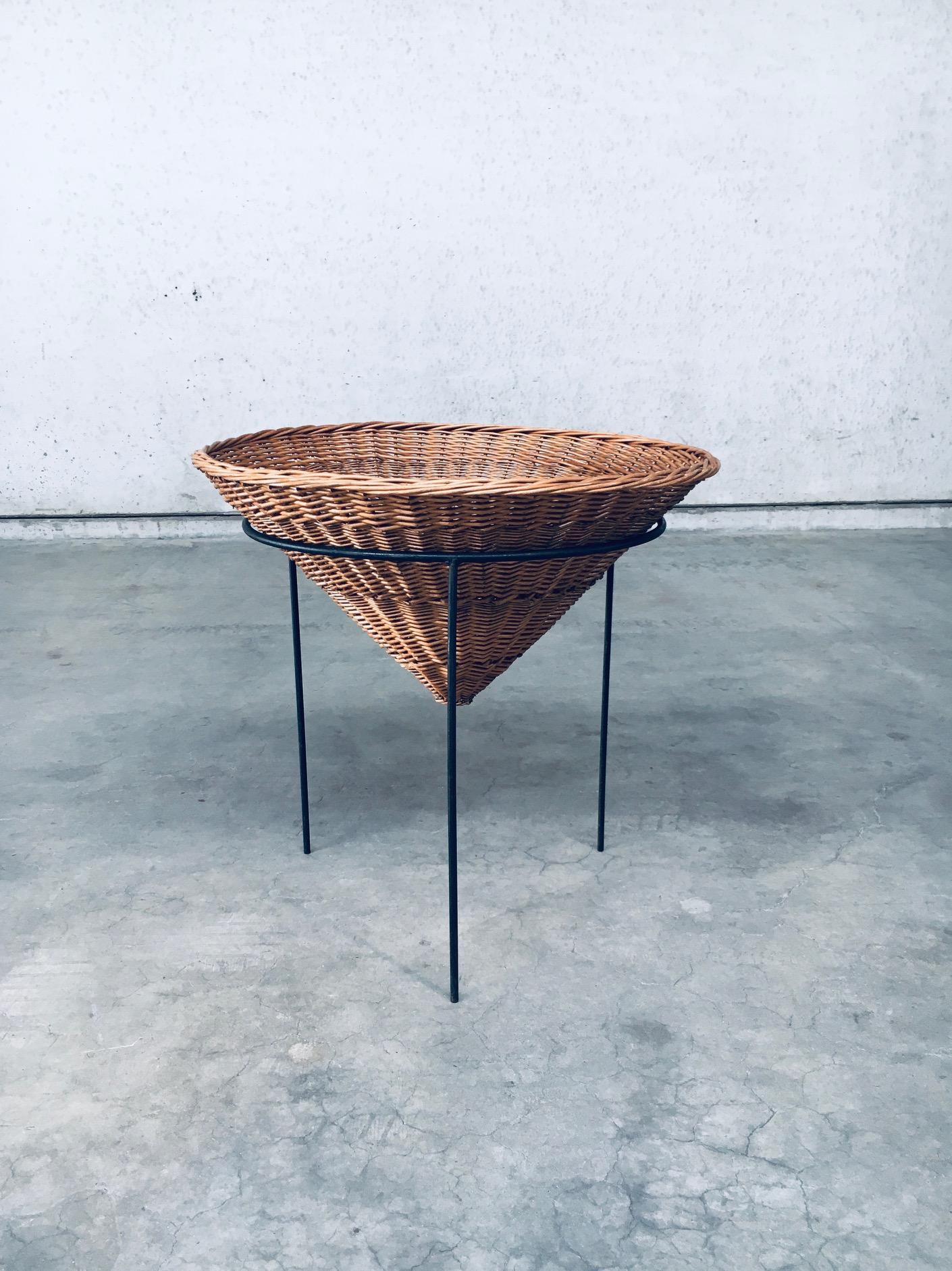 Midcentury Modern Wicker Tripod Baskets, 1960's Netherlands 4
