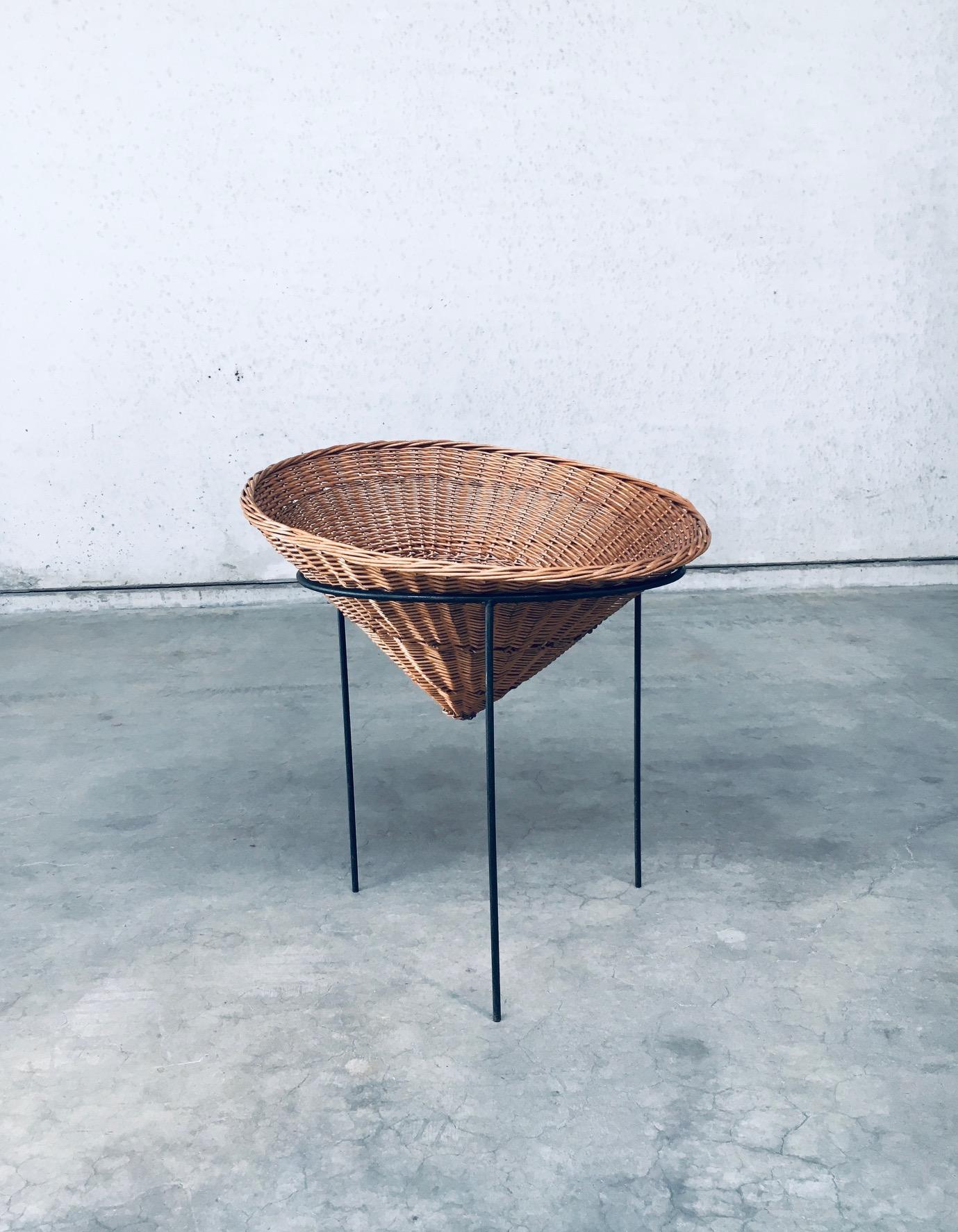 Midcentury Modern Wicker Tripod Baskets, 1960's Netherlands 5