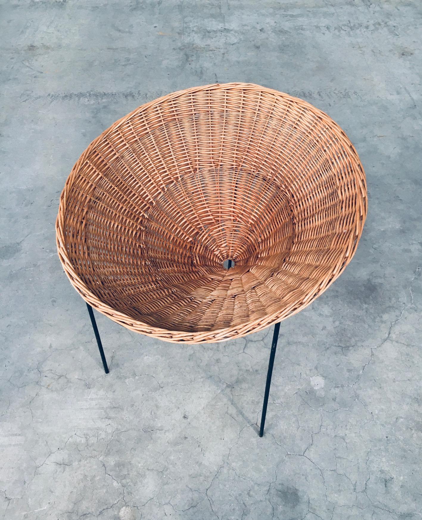 Midcentury Modern Wicker Tripod Baskets, 1960's Netherlands 7