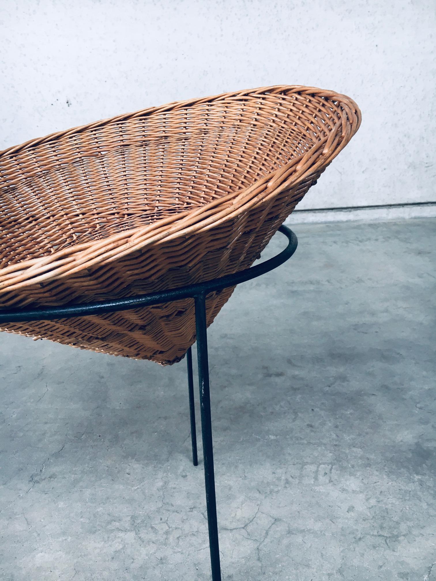 Midcentury Modern Wicker Tripod Baskets, 1960's Netherlands 8