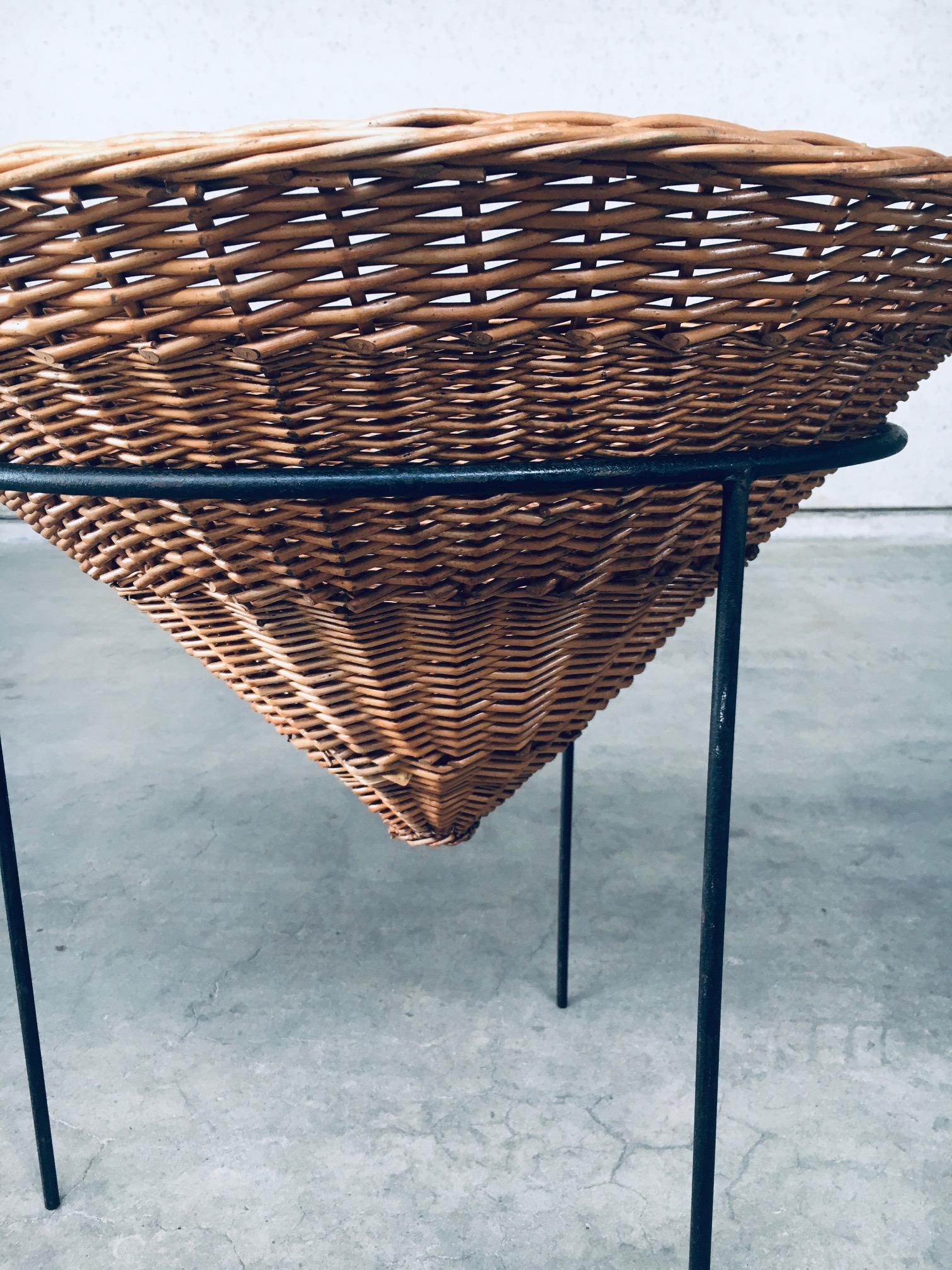 Midcentury Modern Wicker Tripod Baskets, 1960's Netherlands 10