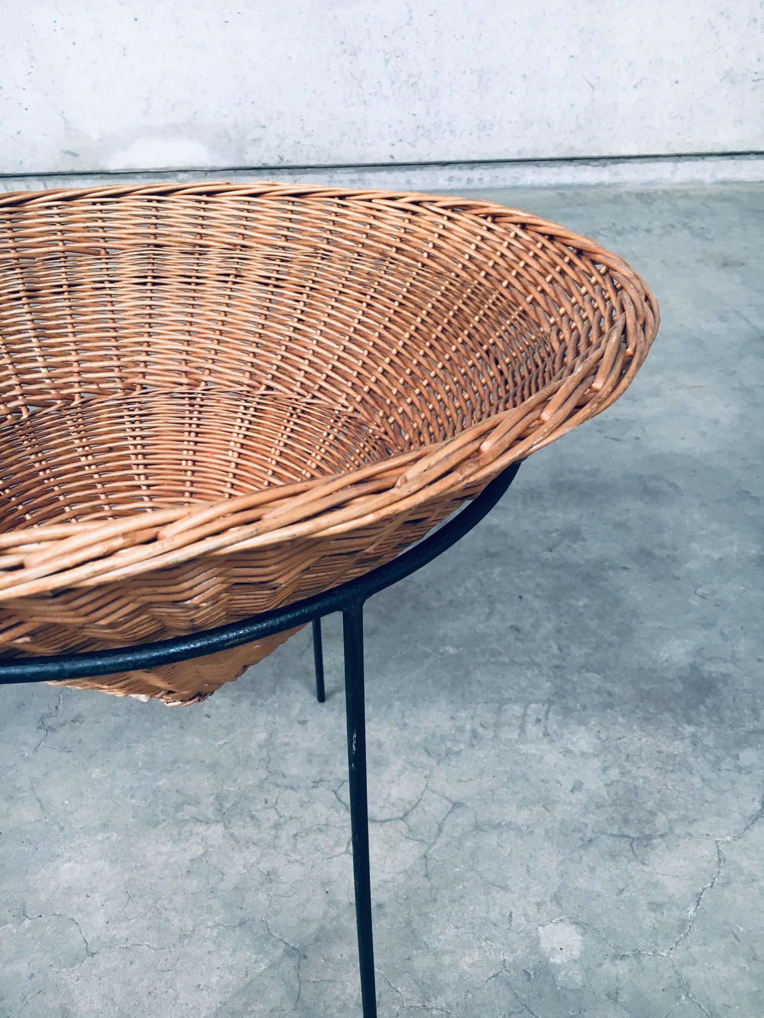 Midcentury Modern Wicker Tripod Baskets, 1960's Netherlands 12