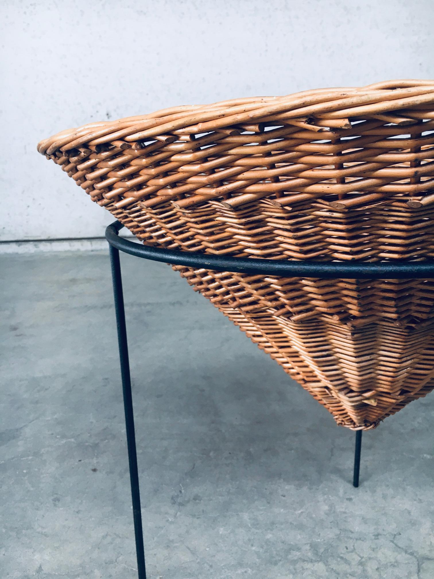 Midcentury Modern Wicker Tripod Baskets, 1960's Netherlands 13