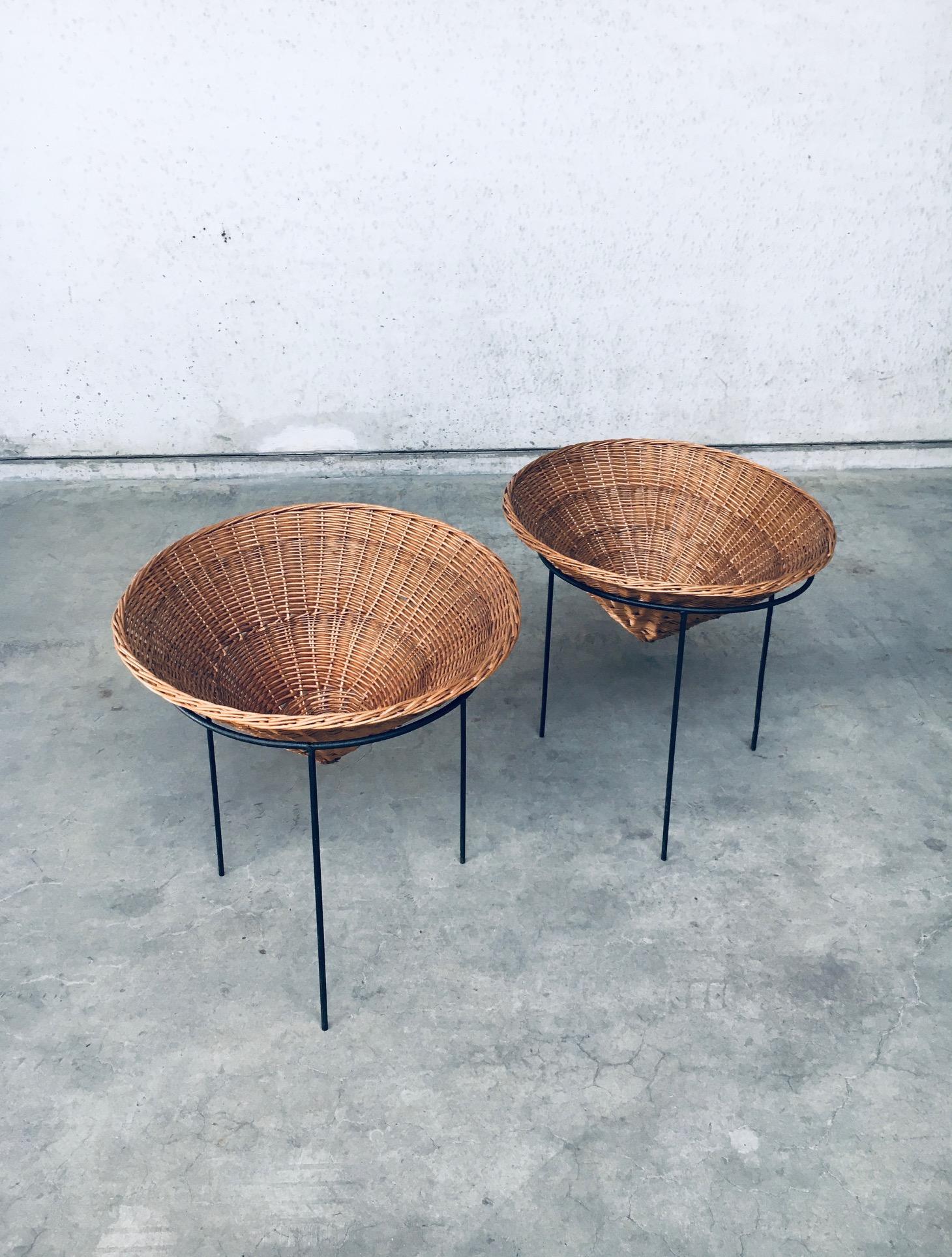 Midcentury Modern Wicker Tripod Baskets, 1960's Netherlands In Good Condition In Oud-Turnhout, VAN