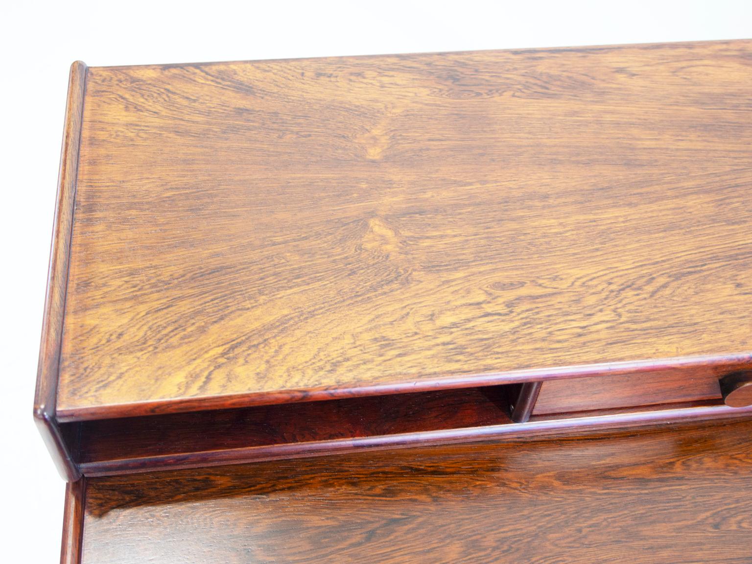 Midcentury Modern Wooden Desk by Gianfranco Frattini for Bernini For Sale 6
