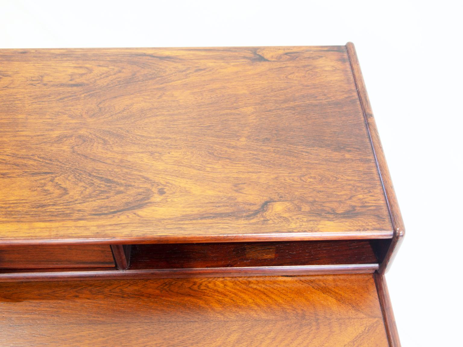 Midcentury Modern Wooden Desk by Gianfranco Frattini for Bernini For Sale 8