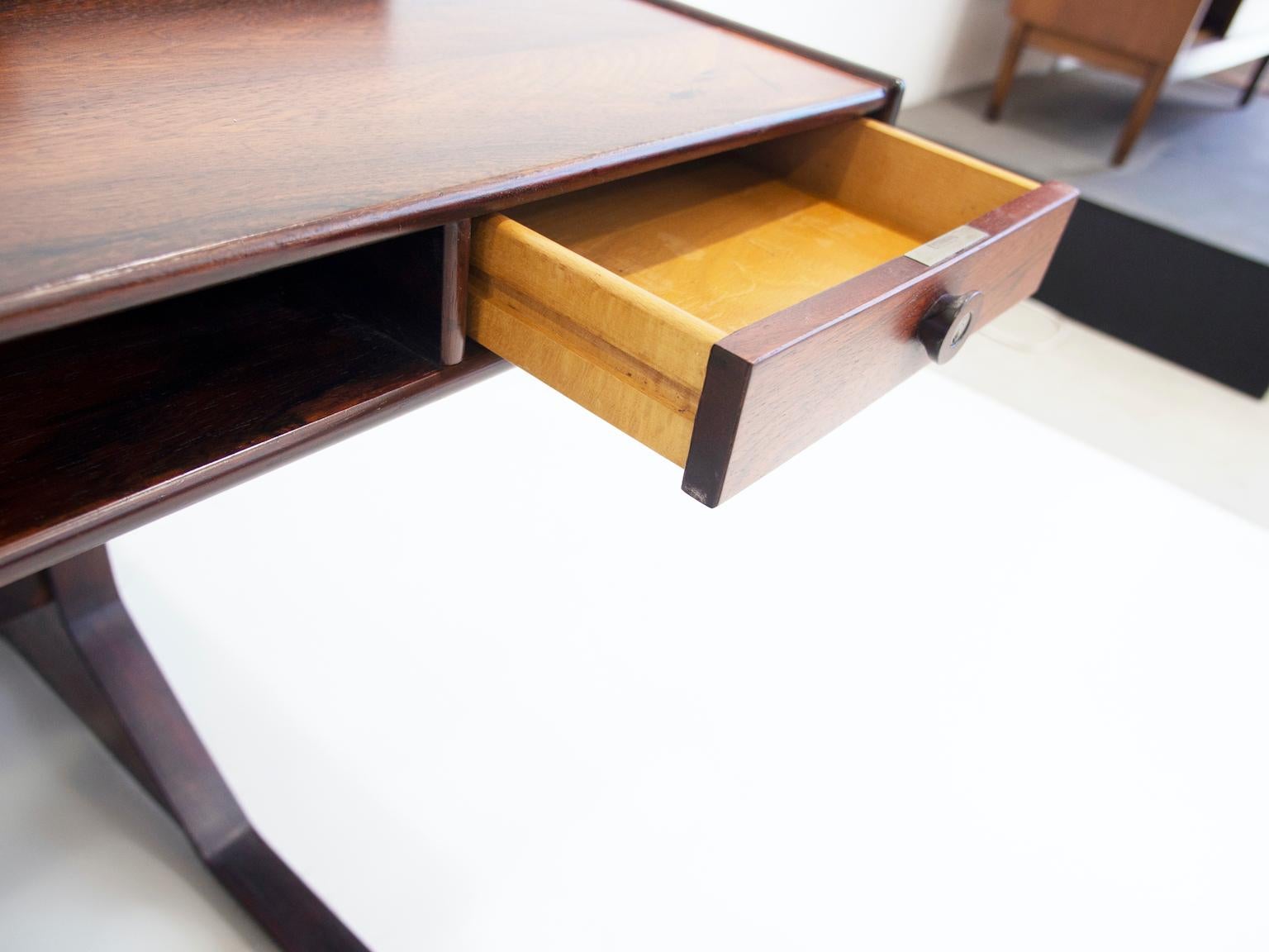 Midcentury Modern Wooden Desk by Gianfranco Frattini for Bernini In Good Condition For Sale In Madrid, ES