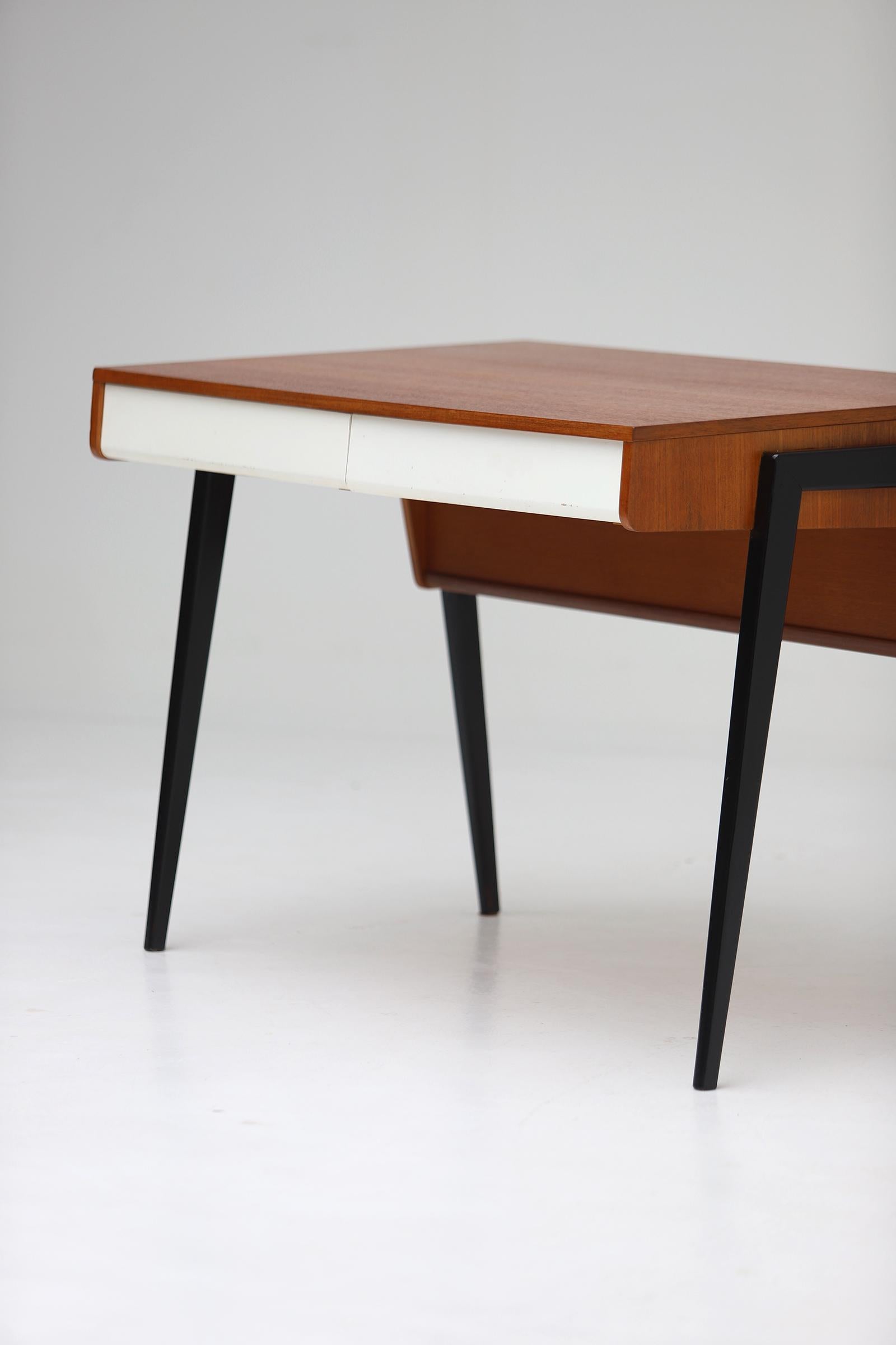 Mid-Century Modern Writing Desk Manufactured by Everest in the 1950s 3
