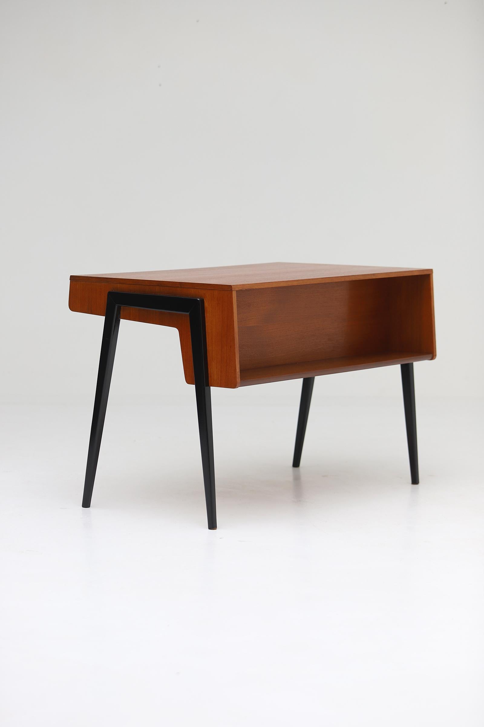 Mid-Century Modern Writing Desk Manufactured by Everest in the 1950s 5