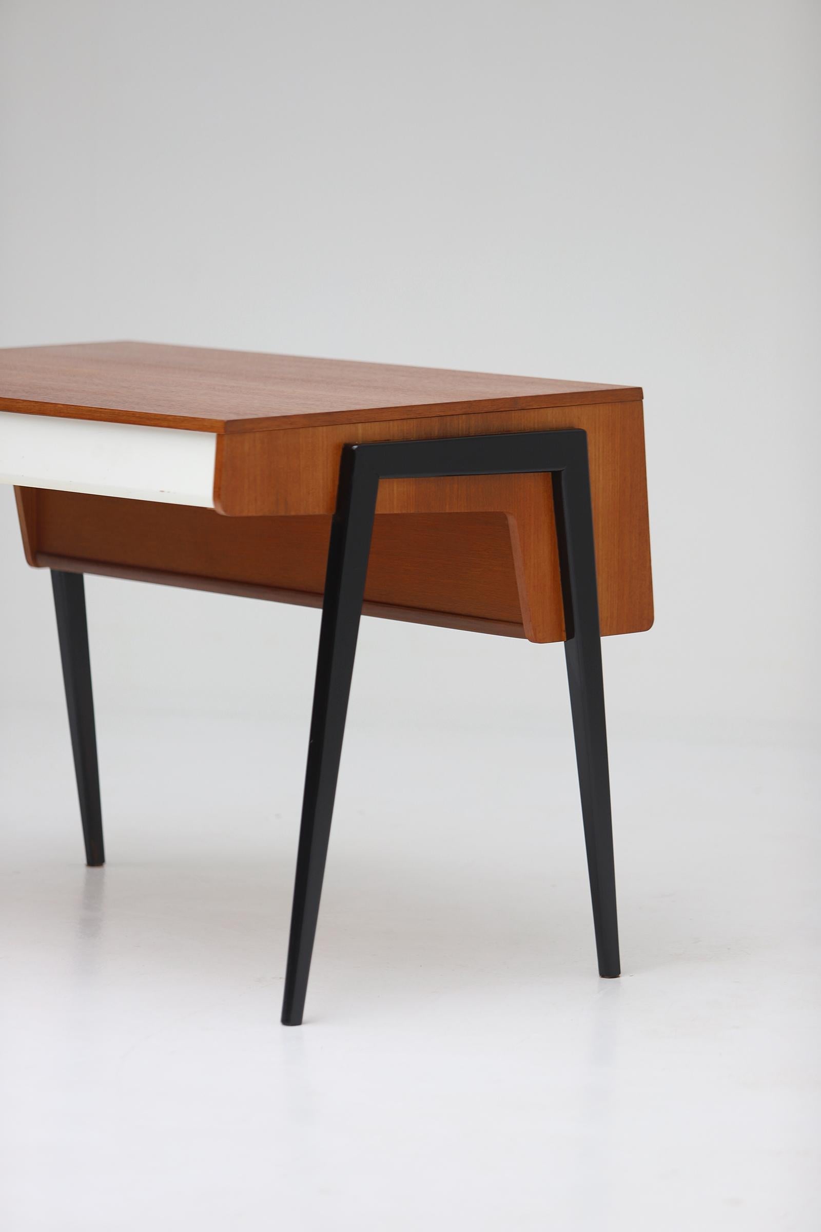Mid-Century Modern Writing Desk Manufactured by Everest in the 1950s 2