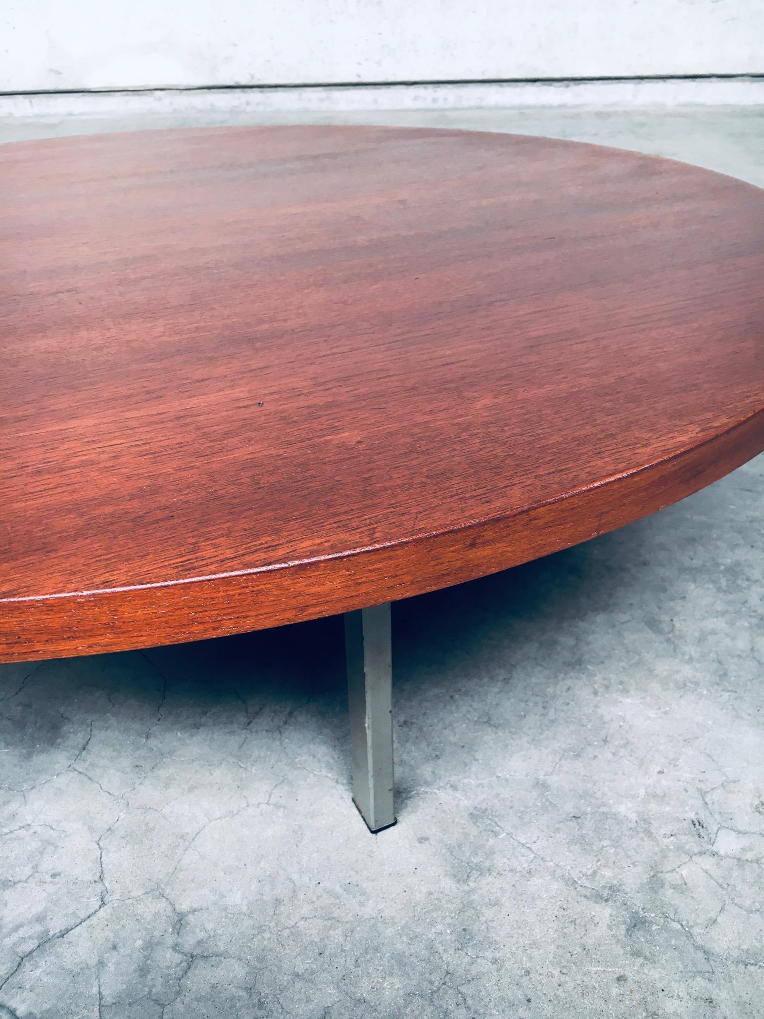 Midcentury Modern XL Round Coffee Table by Pastoe, Netherlands 1960's For Sale 6