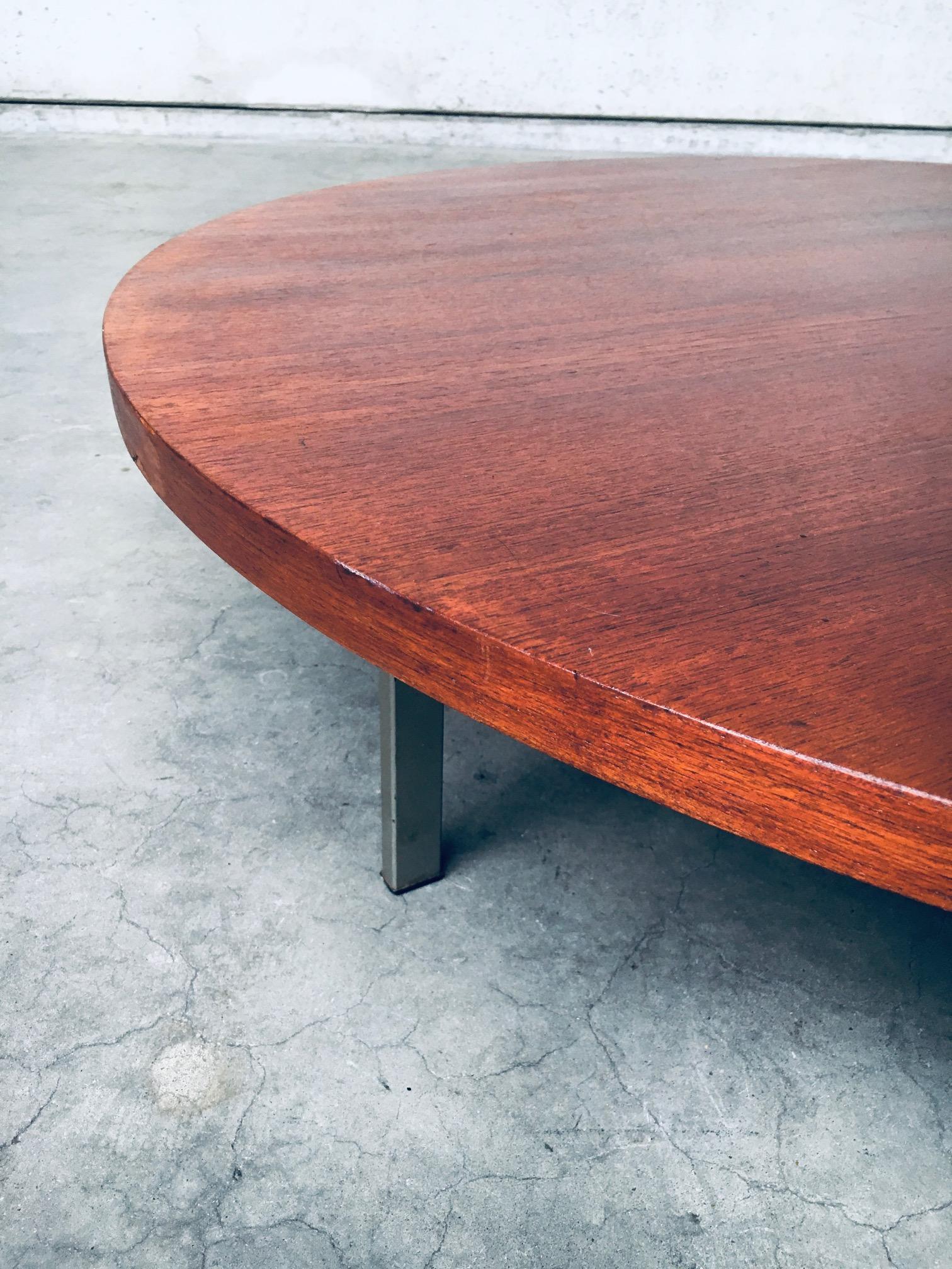 Midcentury Modern XL Round Coffee Table by Pastoe, Netherlands 1960's For Sale 7