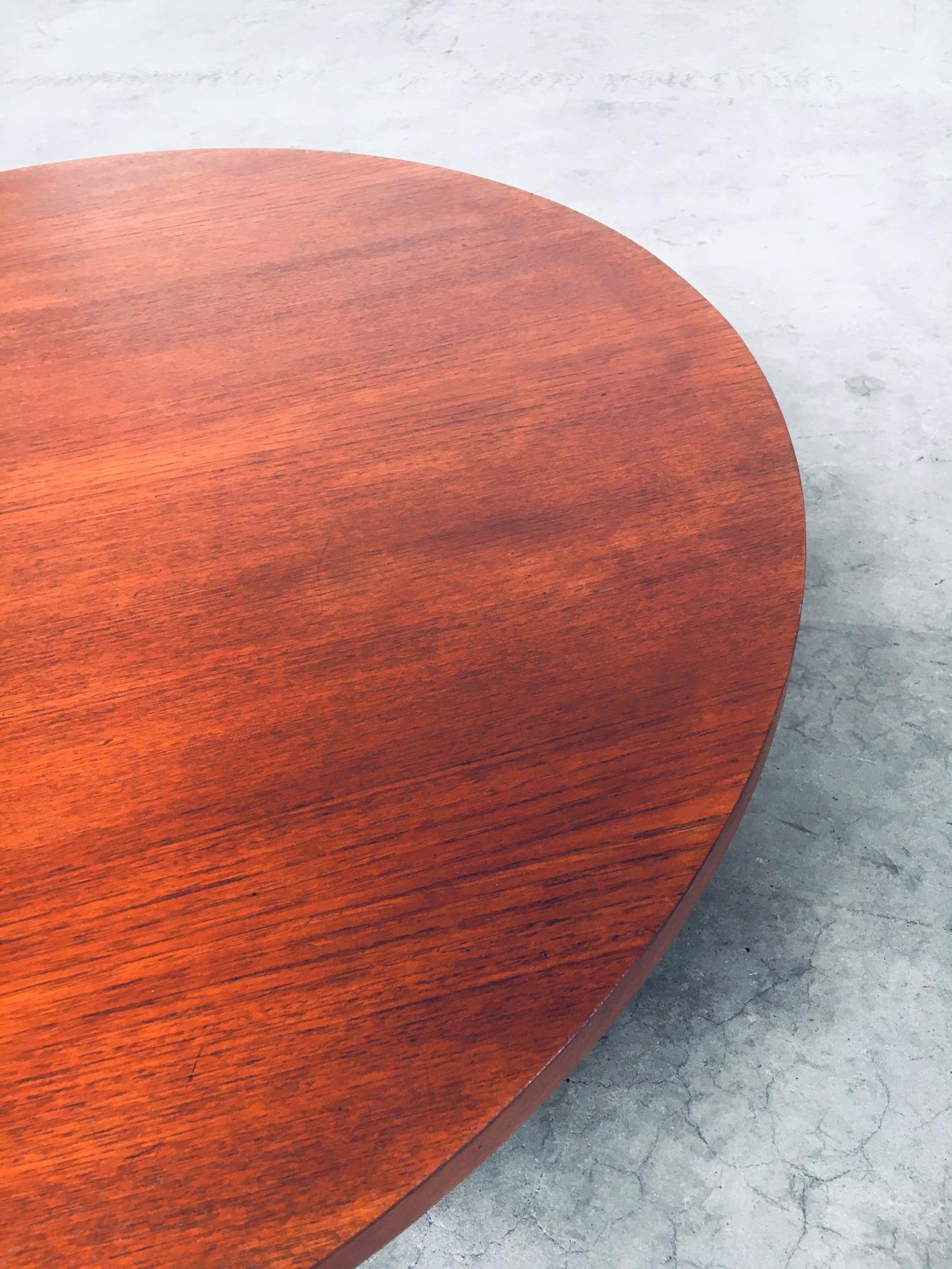 Midcentury Modern XL Round Coffee Table by Pastoe, Netherlands 1960's For Sale 8