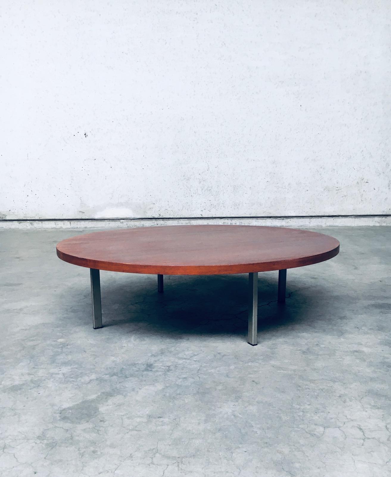 Midcentury Modern XL Round Coffee Table by Pastoe, Netherlands 1960's In Good Condition For Sale In Oud-Turnhout, VAN