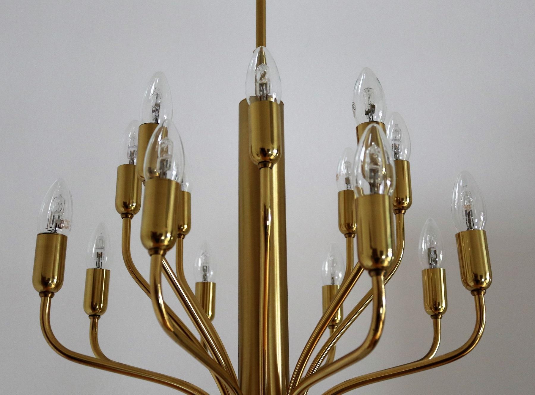 Midcentury Sciolari Style Brass Chandelier, 1970s For Sale 6