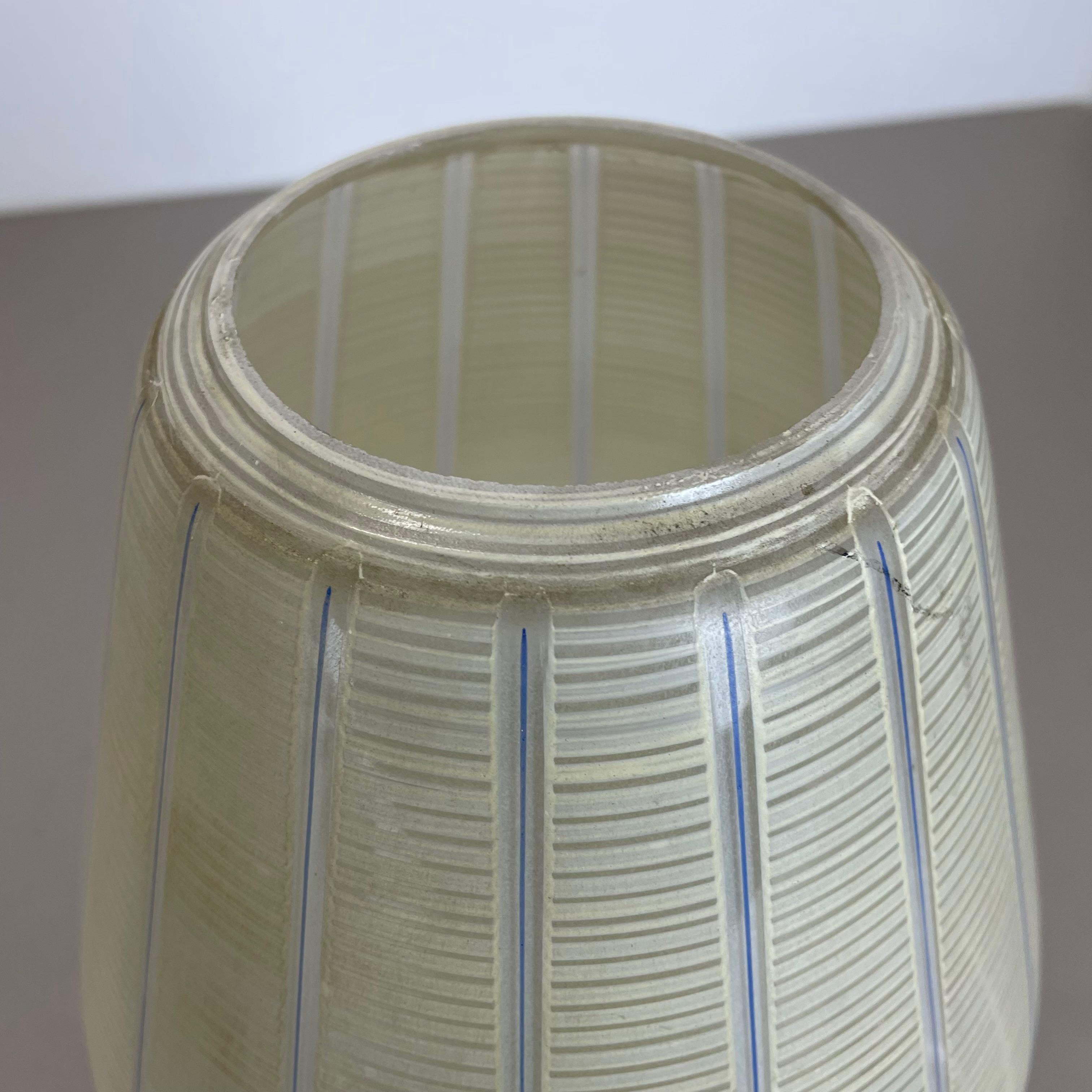 Lampe suspendue de style Stilnovo en verre de 29 cm de style moderniste du milieu du siècle, Italie, 1950 en vente 6